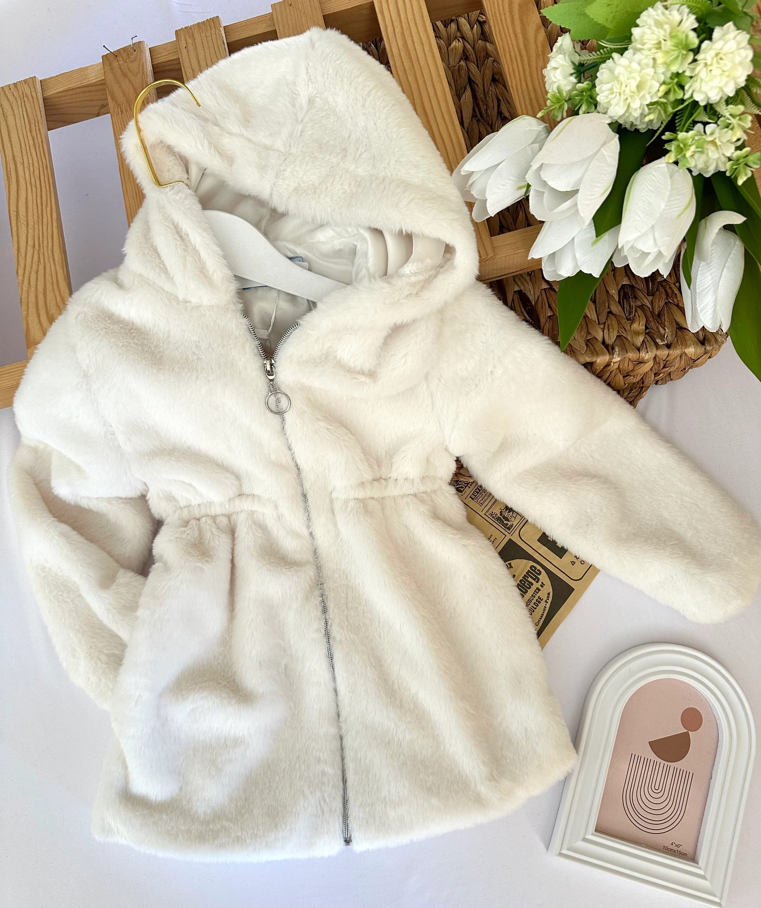 Kız Çocuk Beyaz Peluş Kürk Mont