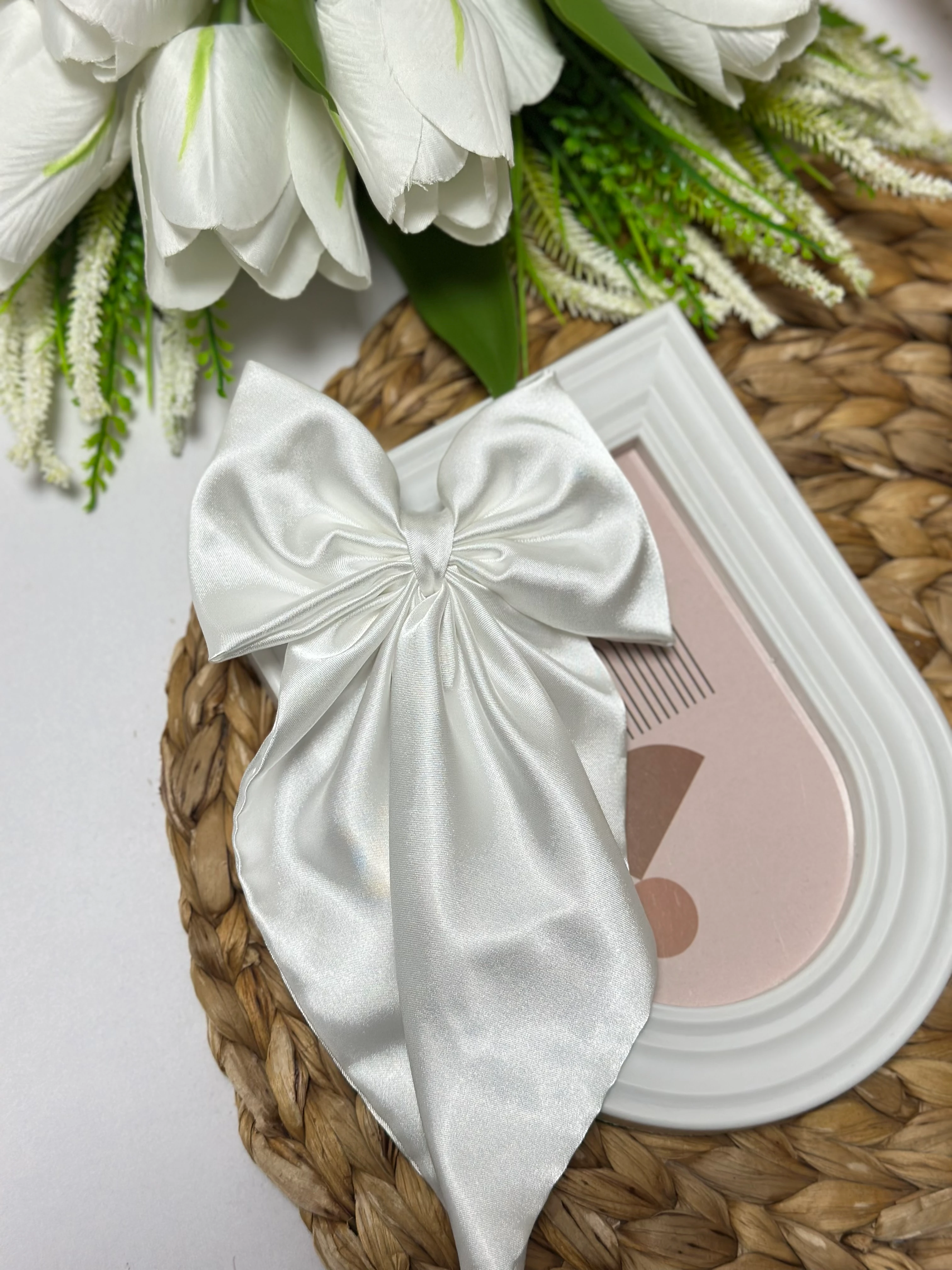 Beyaz Saten Fiyonk Toka