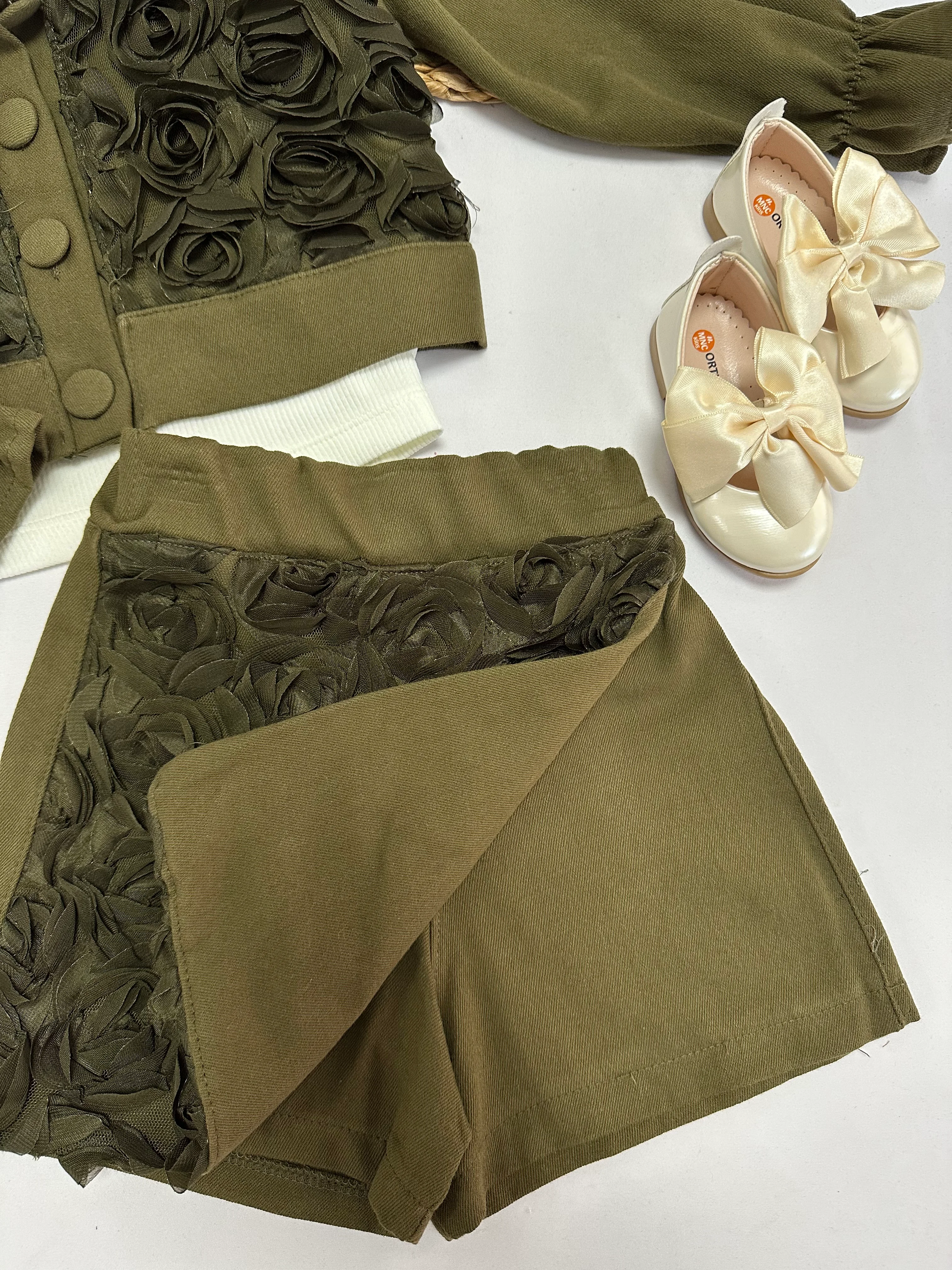 Kız Çocuk Haki Gül İşlemeli Şort Etekli 3'lü Takım