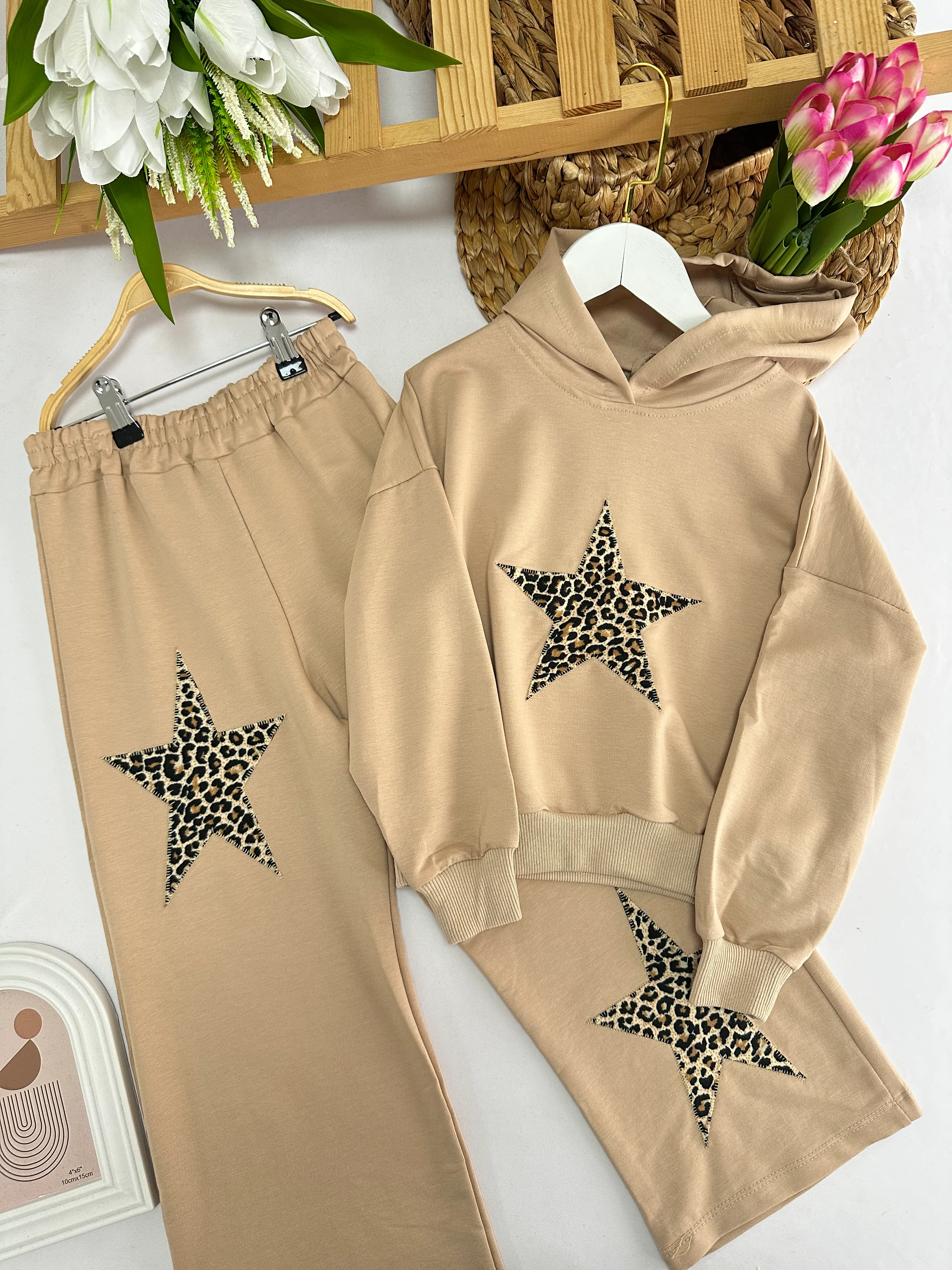 Kız Çocuk Bej Kapüşonlu Leopar Yıldızlı Takım