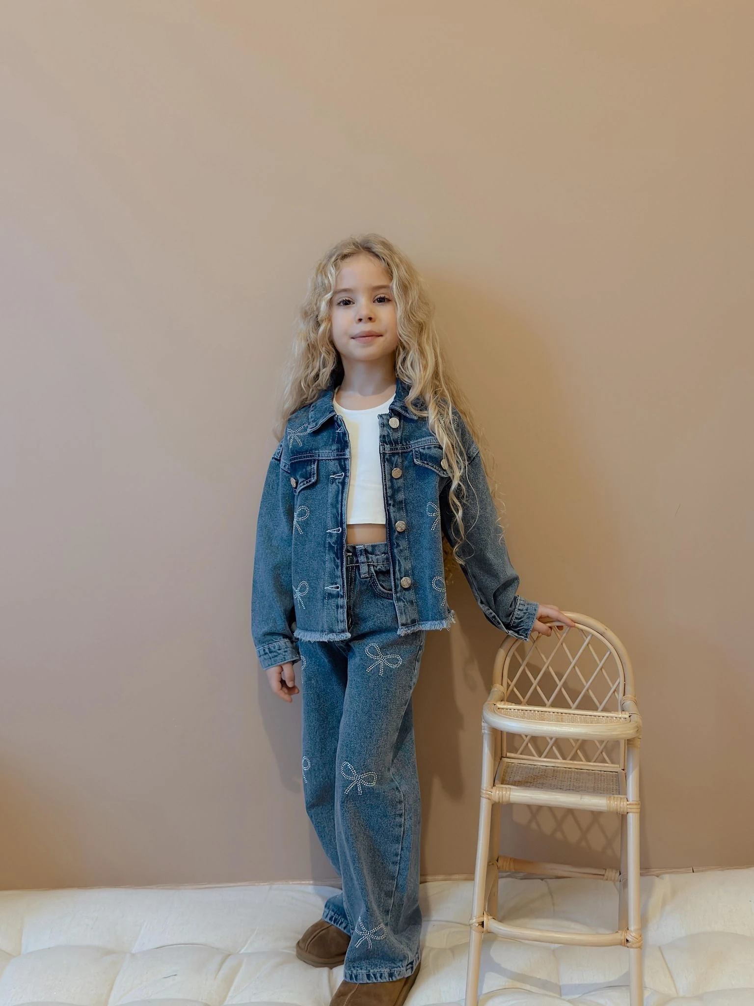 Kız Çocuk Taşlı Fiyonklu Kot Takım