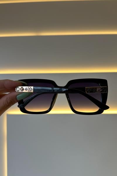 Lv - Siyah Gold Logo Detay