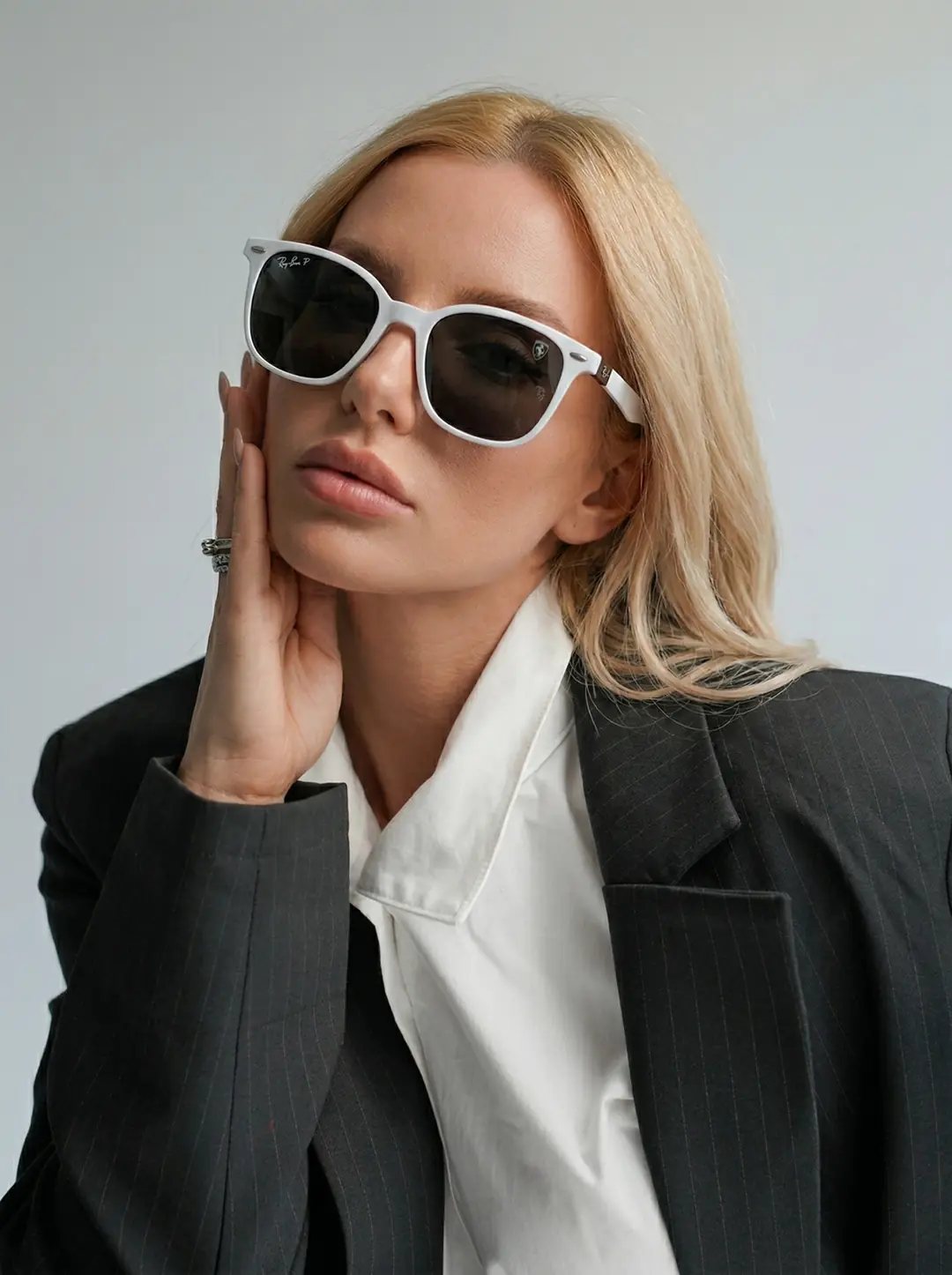 Rybn - Siyah Cam Beyaz Sap Ferrari İthal Unisex Gözlük