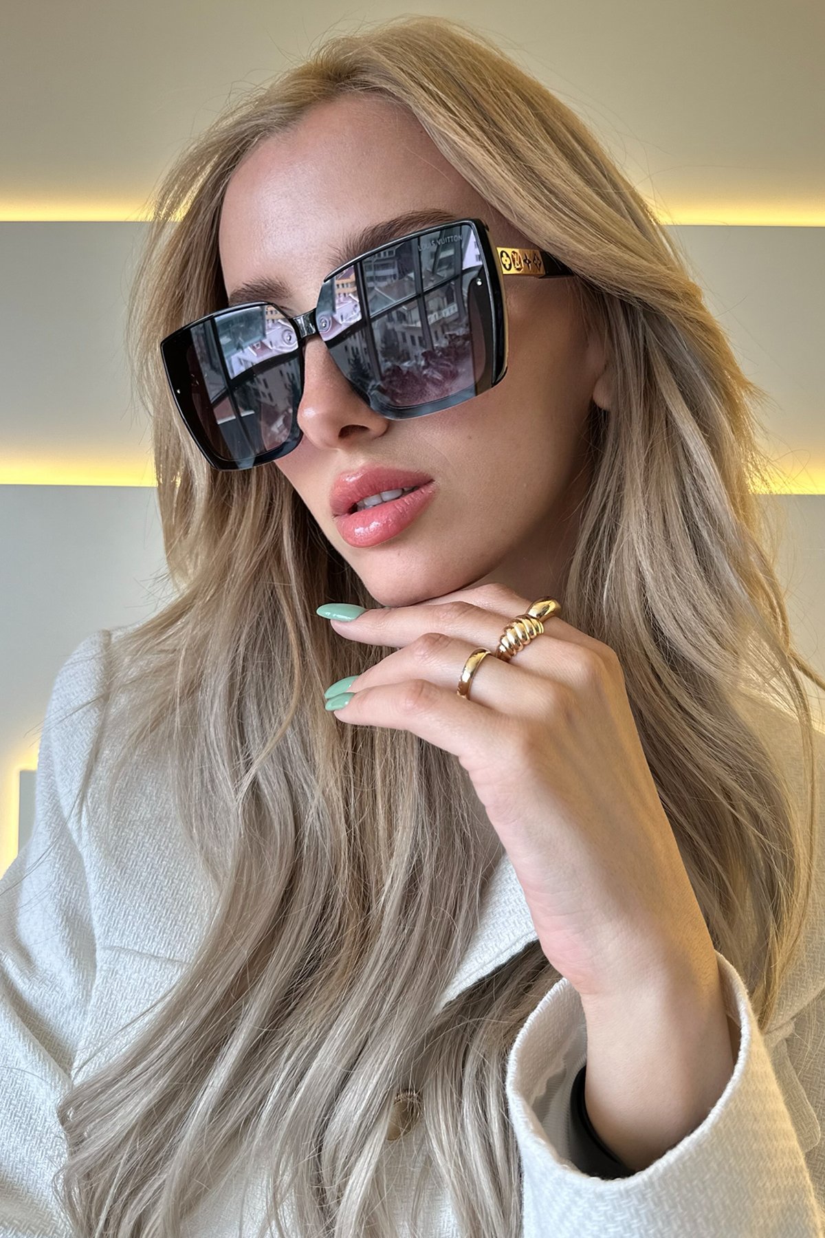 Lv - Siyah Gold Logo Detay
