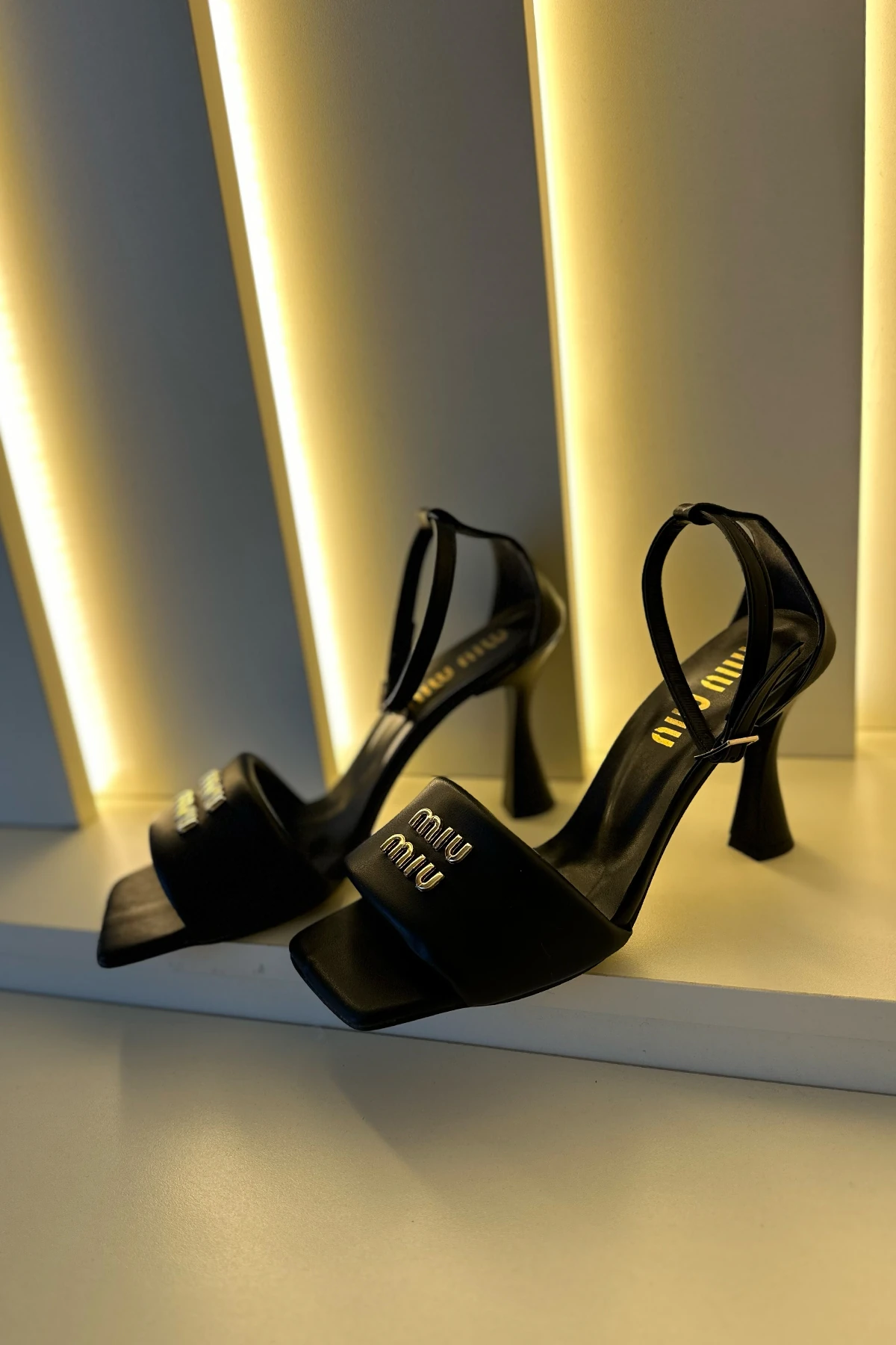 Miu Mi - Topuklu Ayakkabı Siyah Detay 01