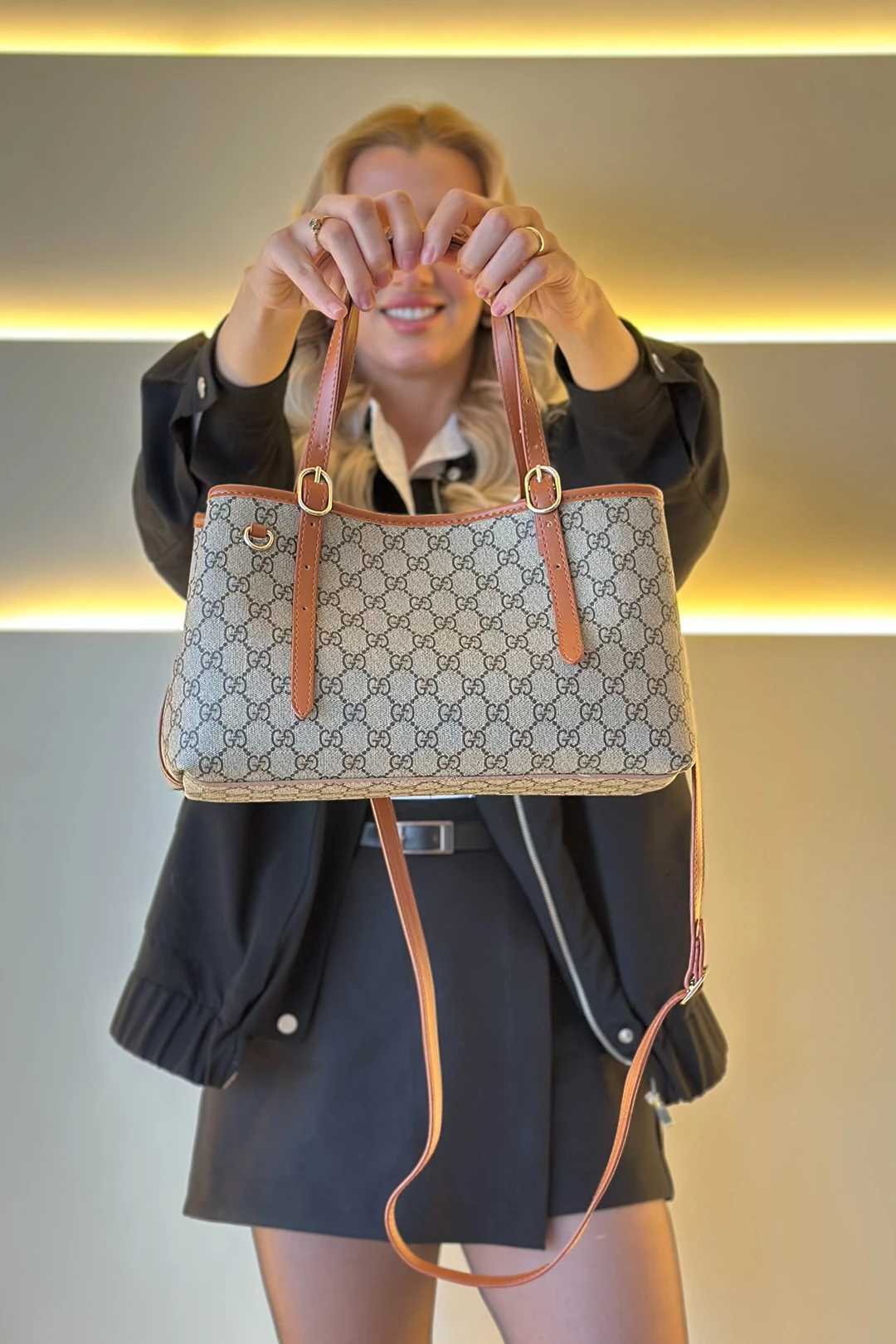 GCC - Amblem Vizon Taba Detay Çanta