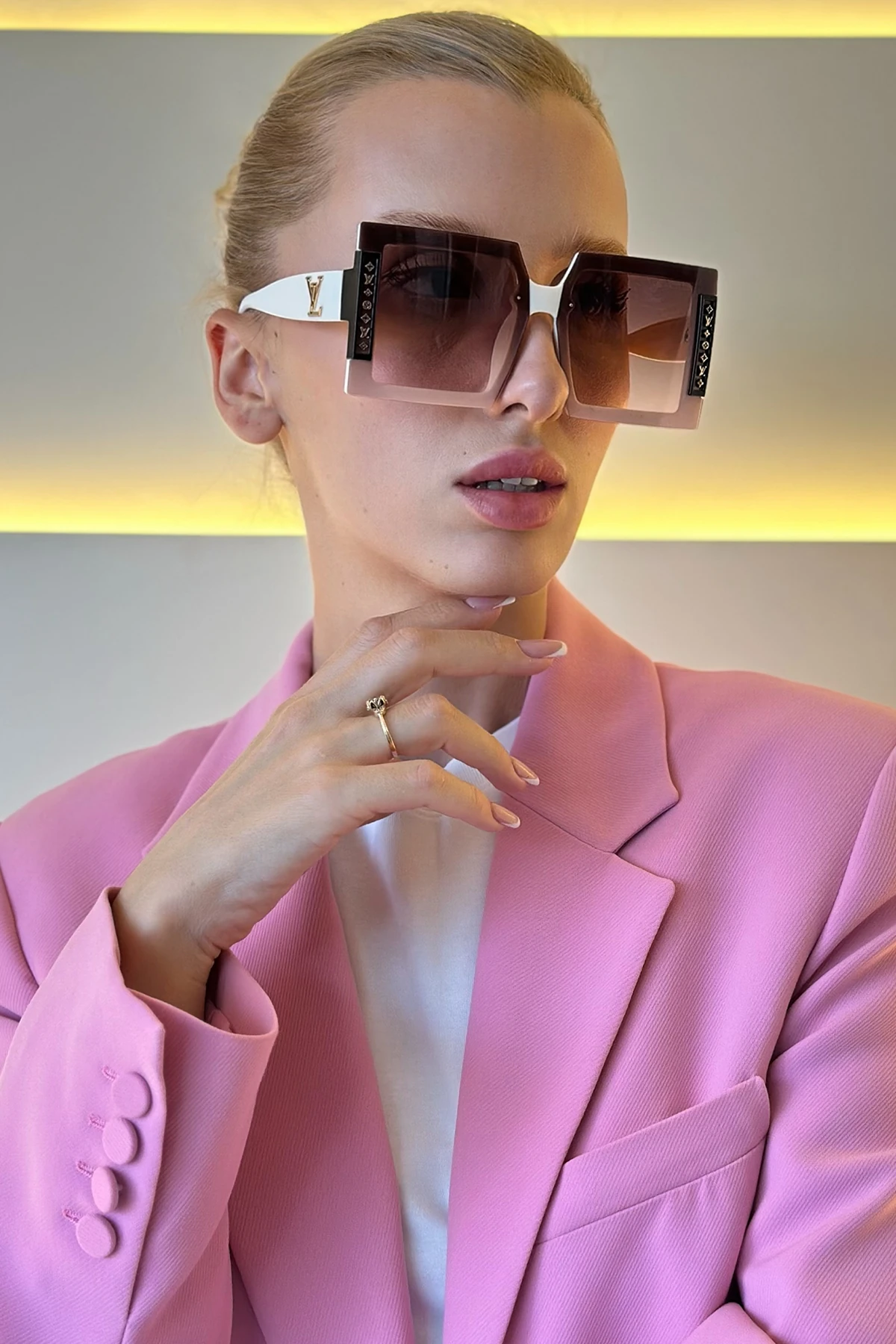 LV - Kahve Cam Detay Beyaz Kenar Güneş Gözlüğü