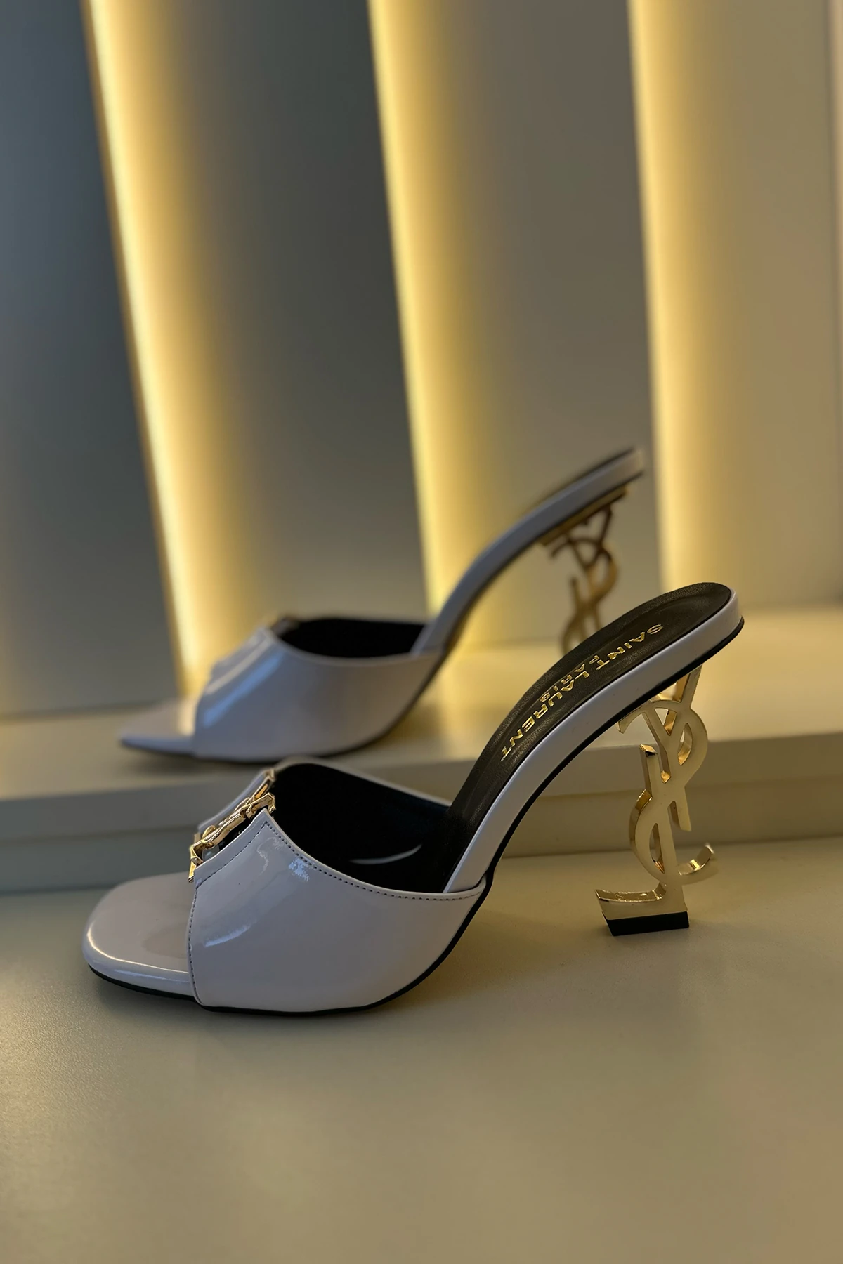 Ysl - Topuklu Arkası Açık Beyaz Gold Kemerli