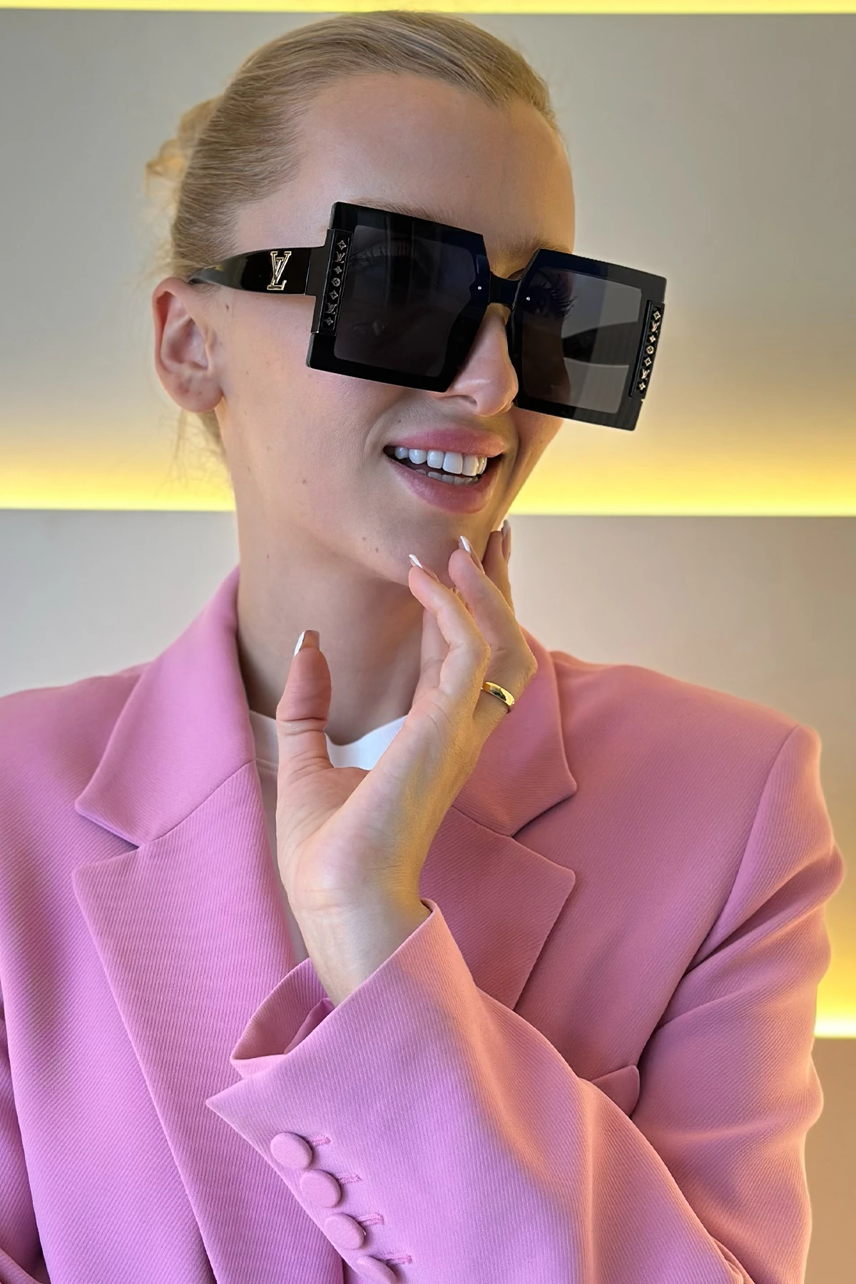 LV - Siyah Cam Siyah Kenar Güneş Gözlüğü