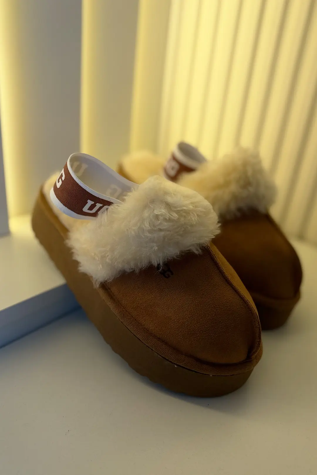 Ugg - Arka Bantlı Terlik Taba