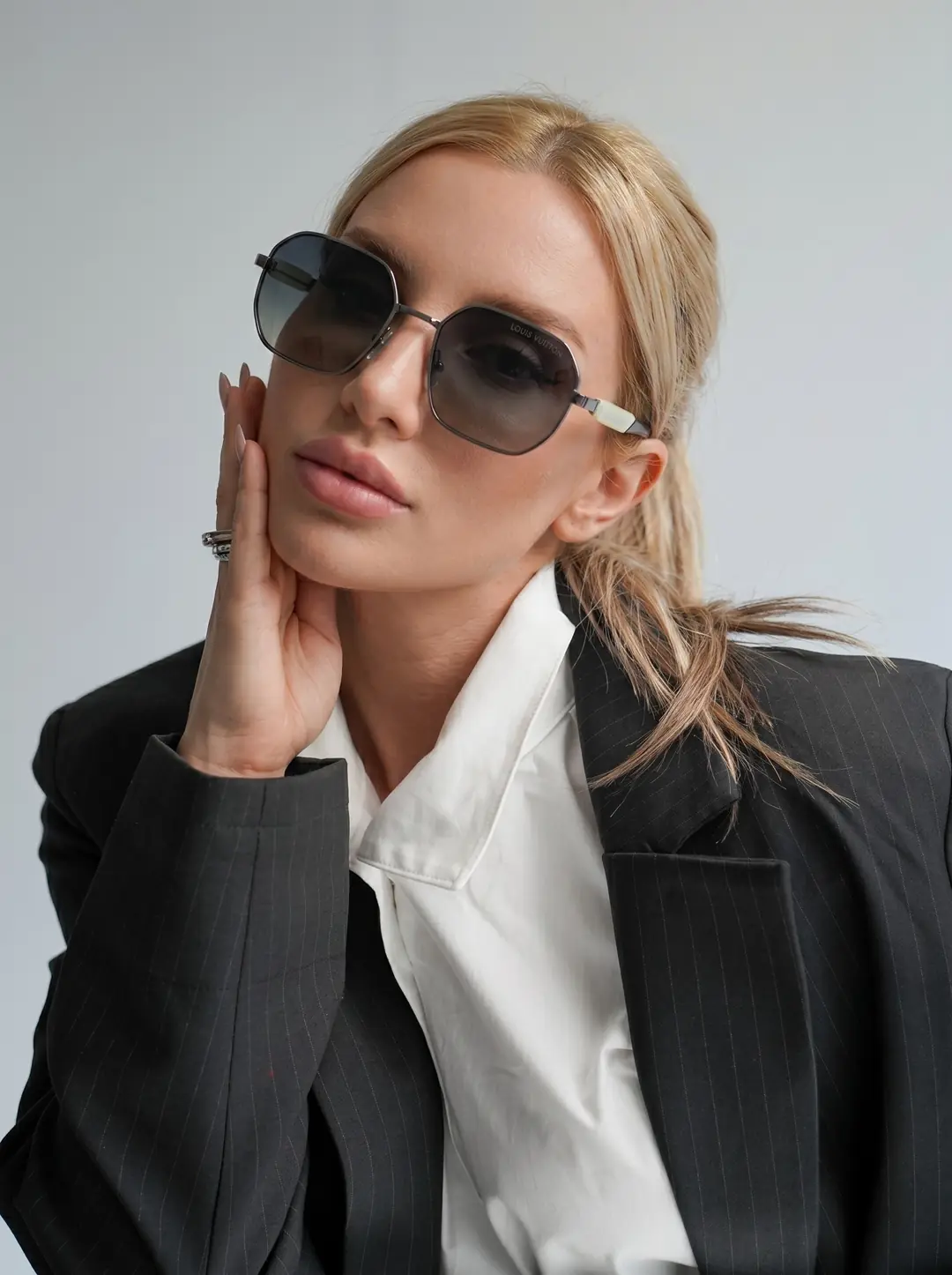 Lv - Siyah Çerçeve Yeşil Sap İthal Unisex Gözlük