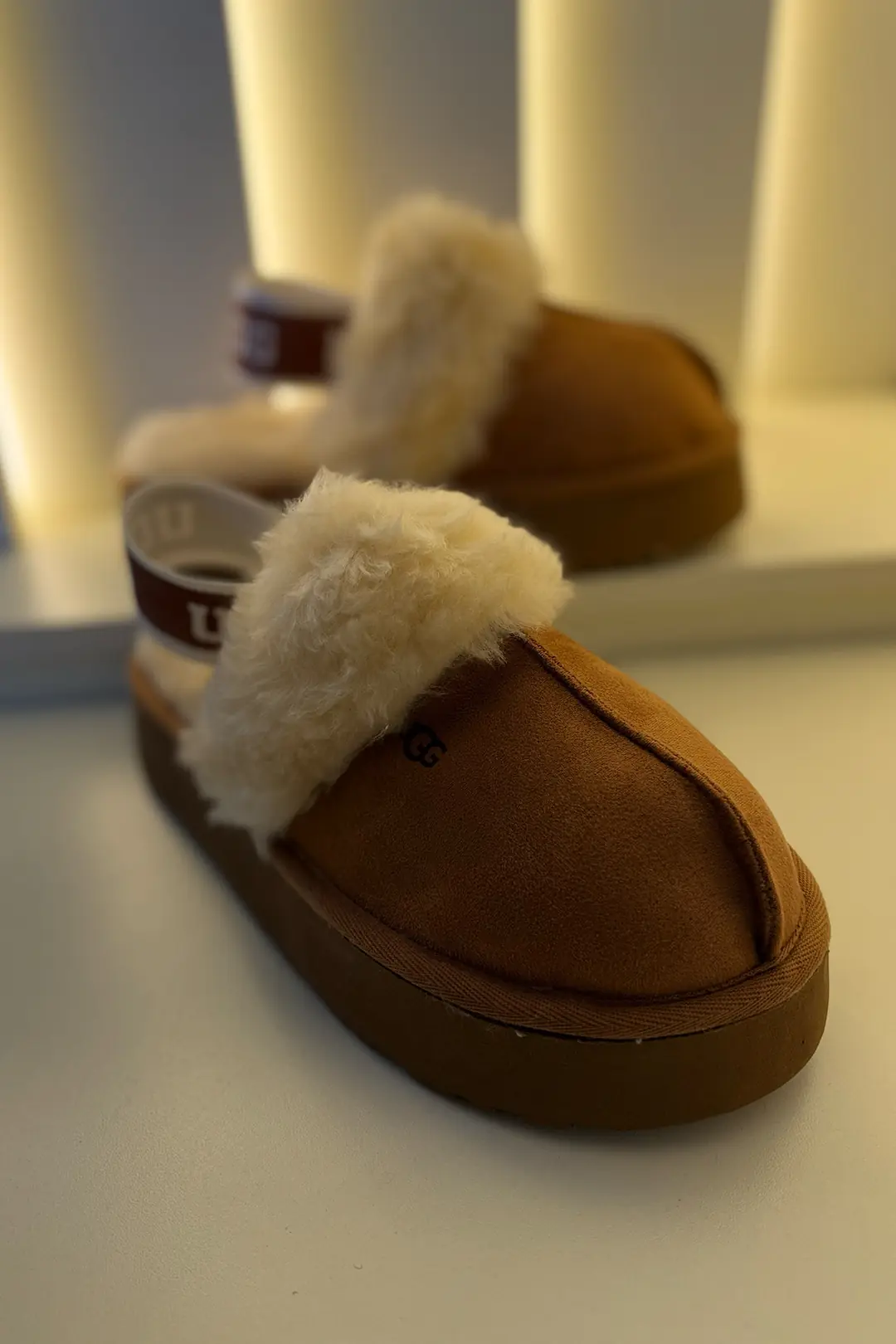 Ugg - Arka Bantlı Terlik Taba
