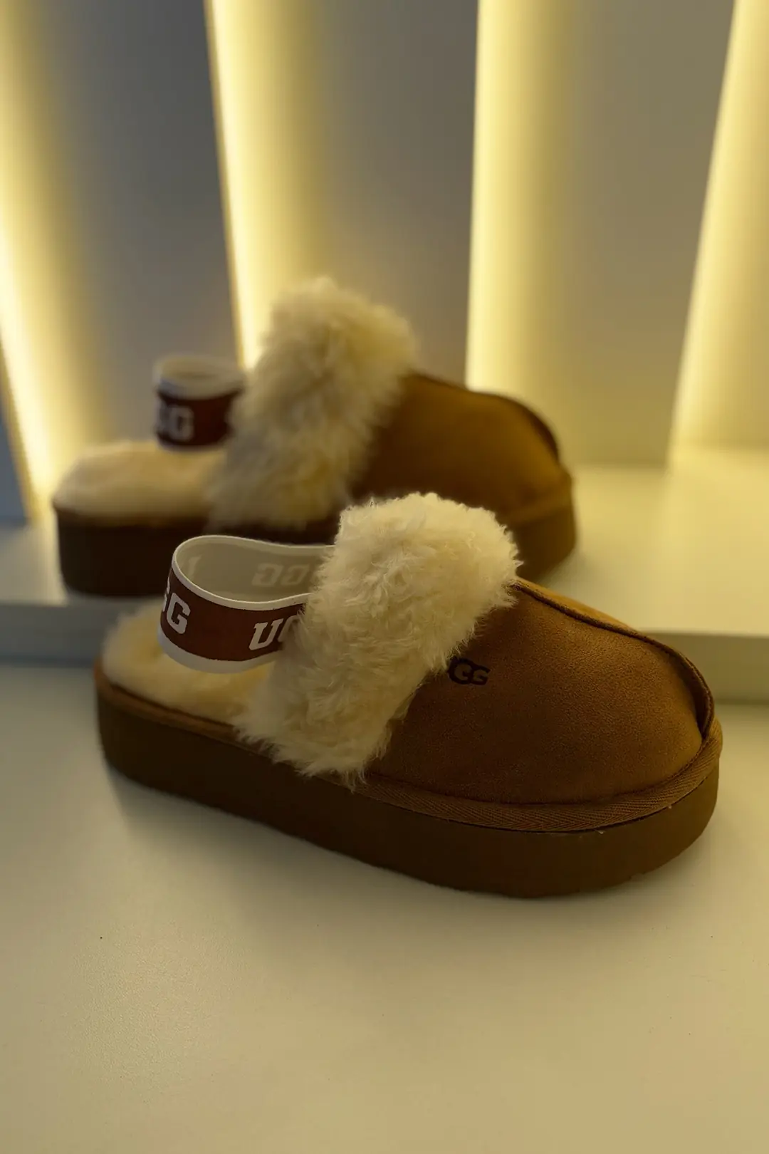 Ugg - Arka Bantlı Terlik Taba