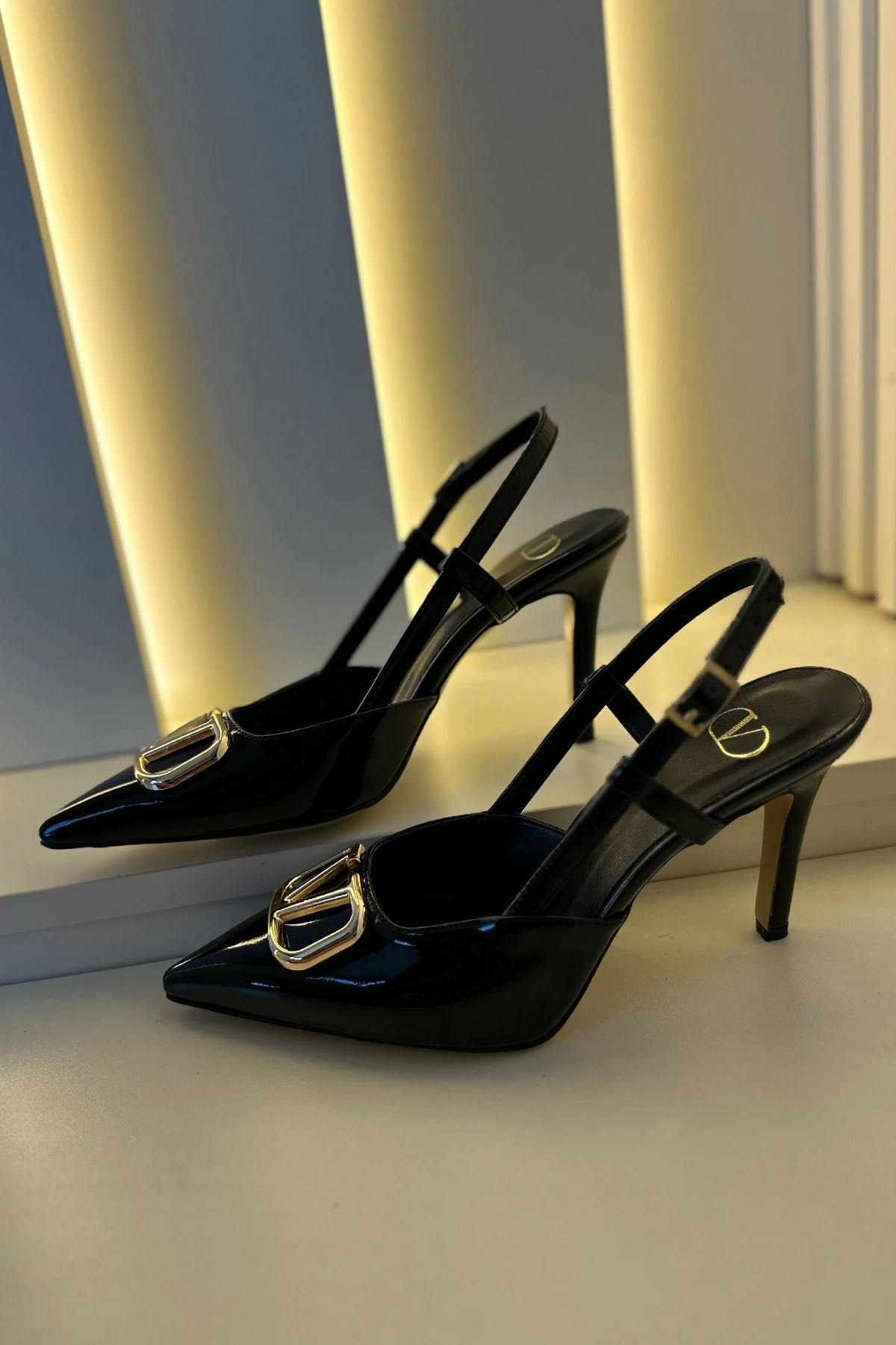 Vlntn  - Topuklu Yüksek Ayakkabı Siyah Gold Detay