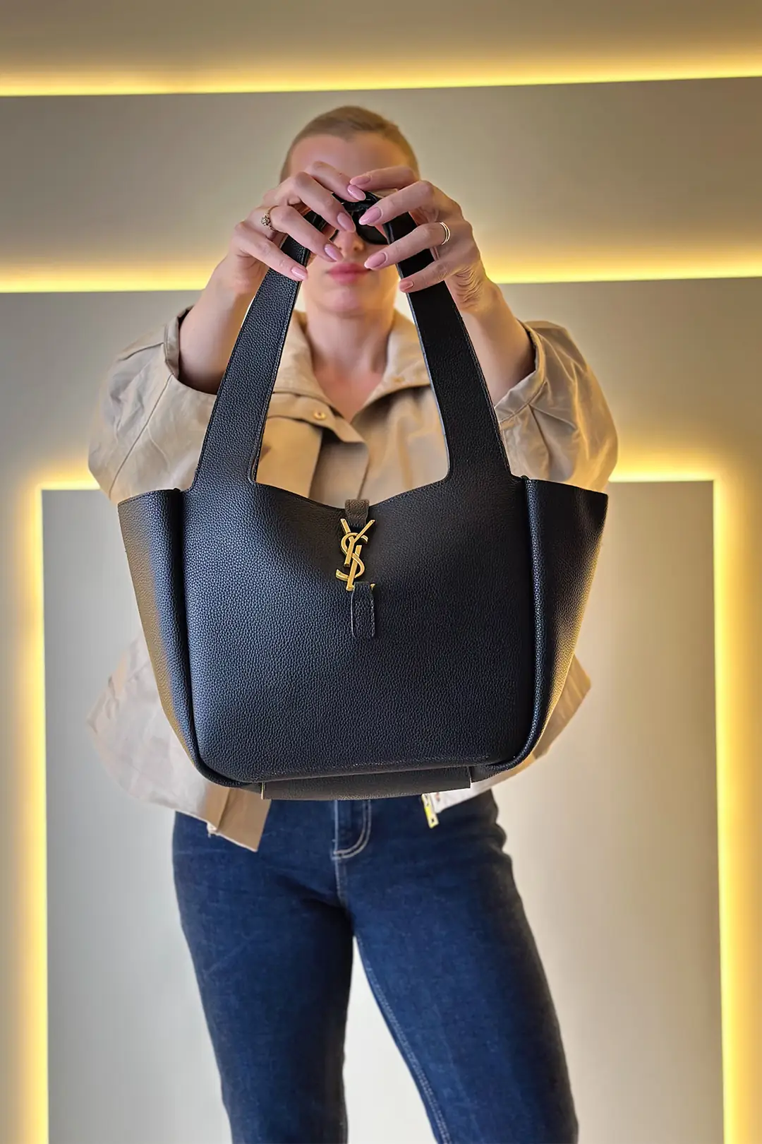 YSL - Le Bea Parlak Siyah Çanta