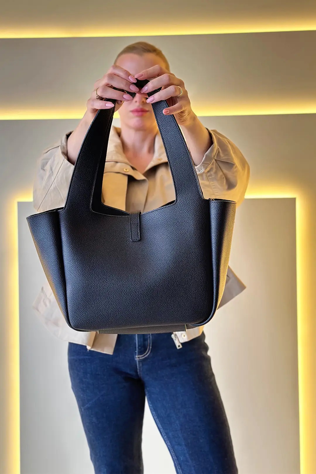 YSL - Le Bea Parlak Siyah Çanta
