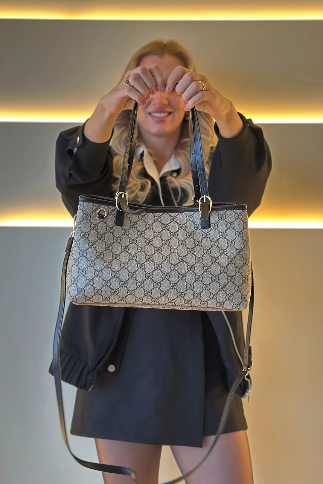 GCC - Amblem Vizon Siyah Detay Çanta