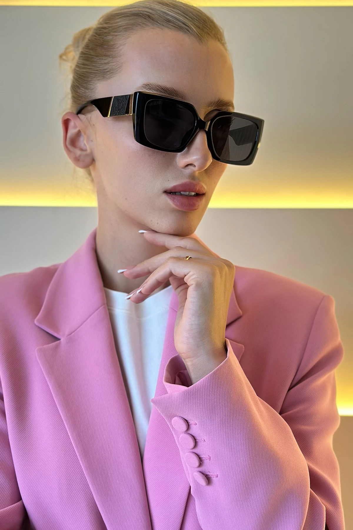 LV - Siyah Cam Detay Güneş Gözlüğü