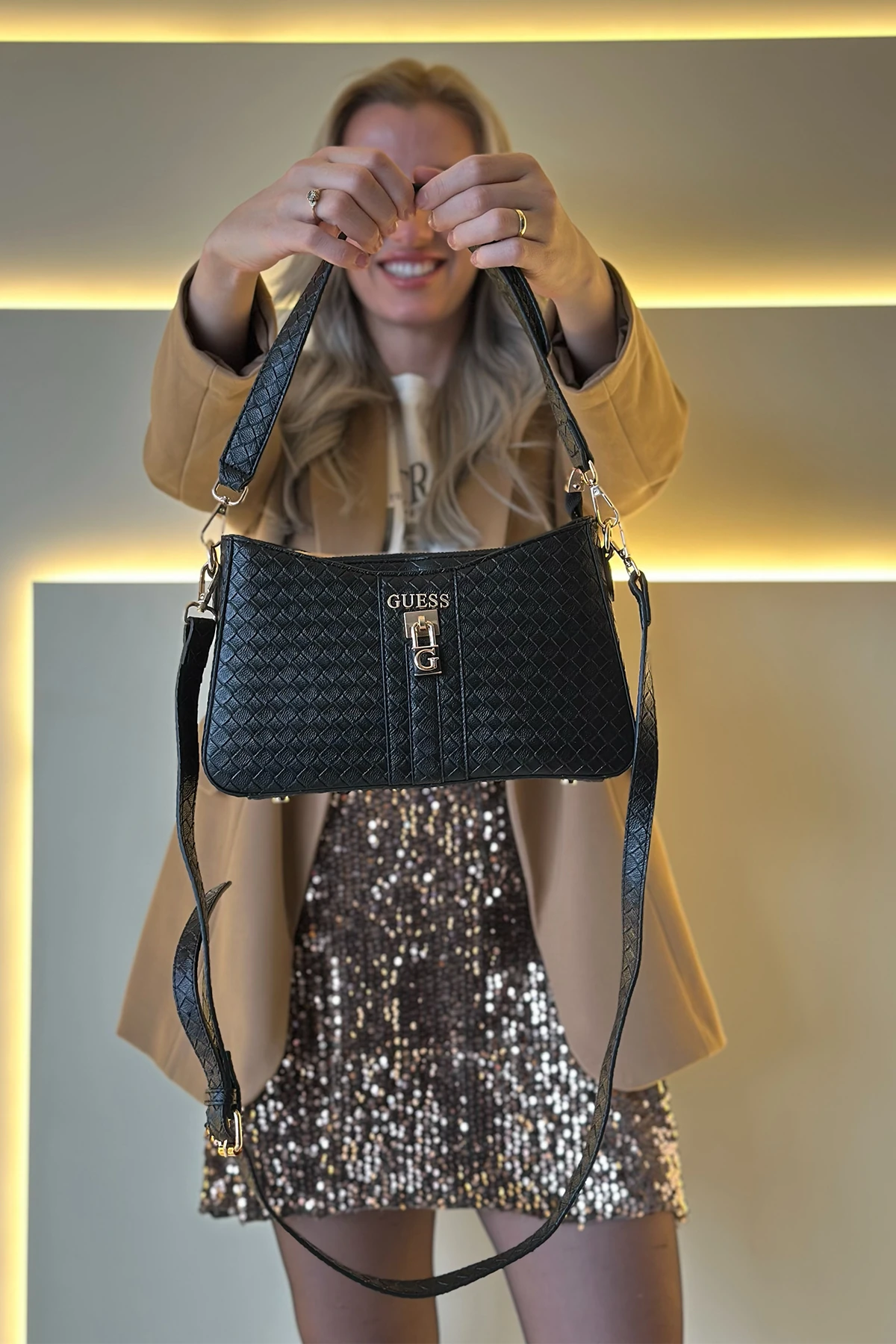 GSS - Kilitli Siyah Çanta