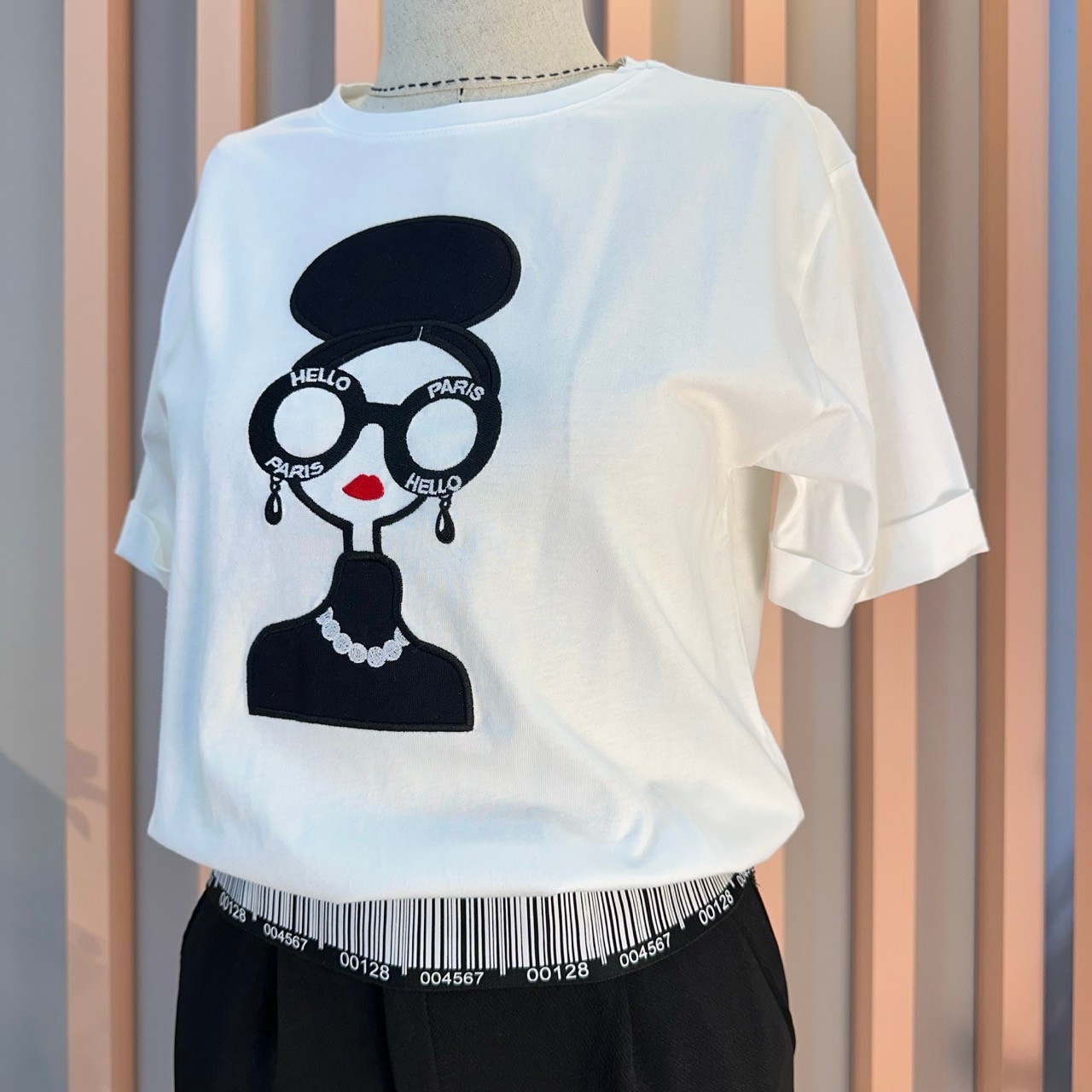 Beli Lastikli Barkod Detay Paris Kadını İşlemeli Tişört