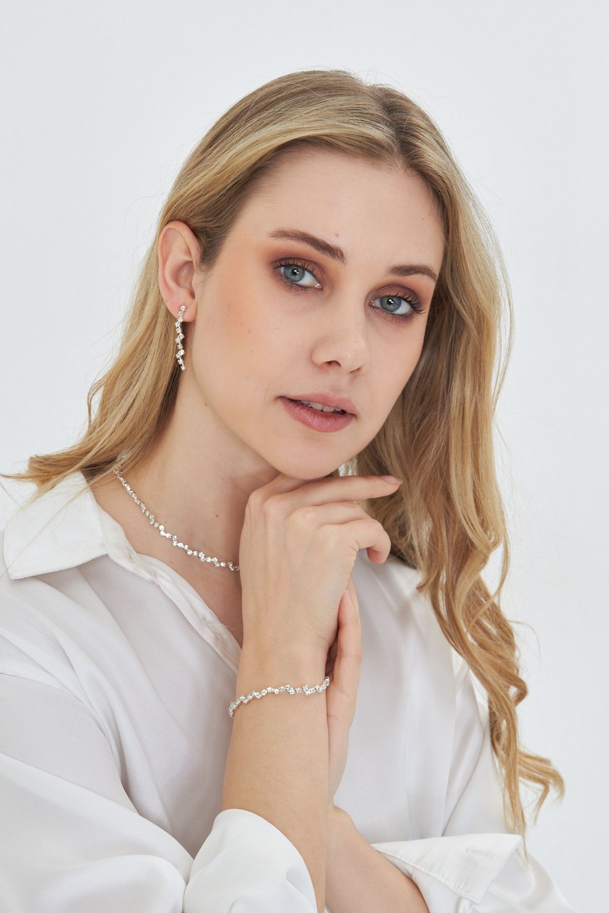 Ajda Model Zirkon Taşlı Zarif Kolye Küpe Bileklik Seti