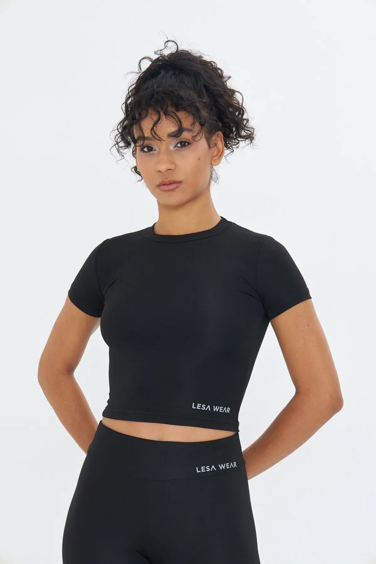 Soft Touch Bedene Oturan Spor Crop T-Shirt Short Fitted - siyah