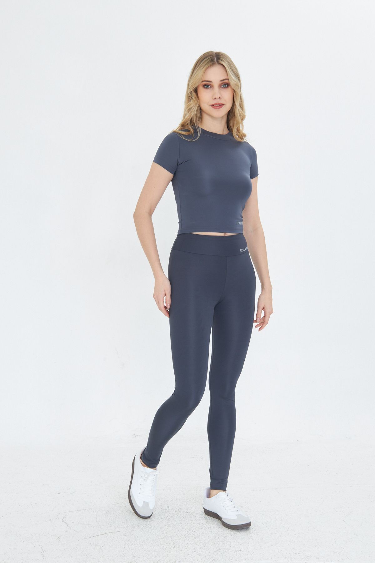 Soft Touch Bedene Oturan Spor Crop T-Shirt Short Fitted