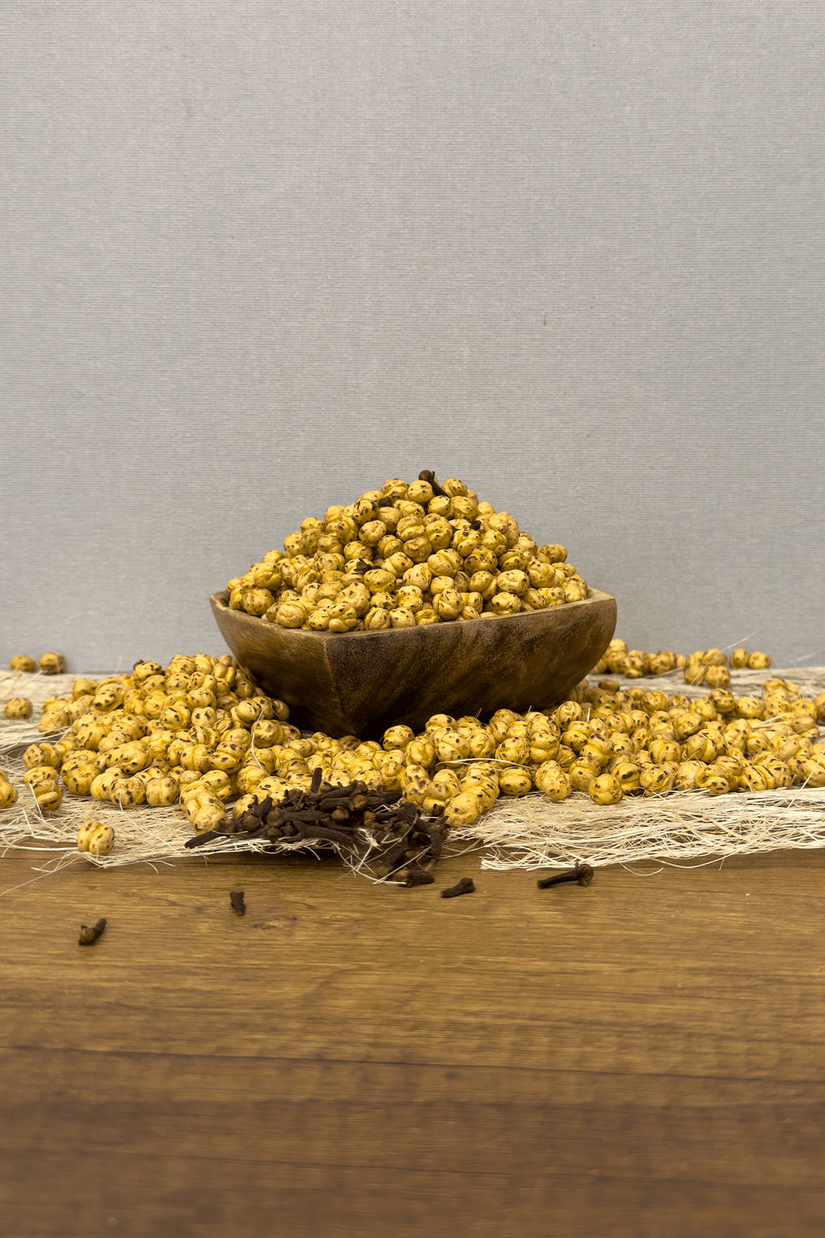 KARANFİLLİ BENEKLİ SARI LEBLEBİ (YÖRESEL)