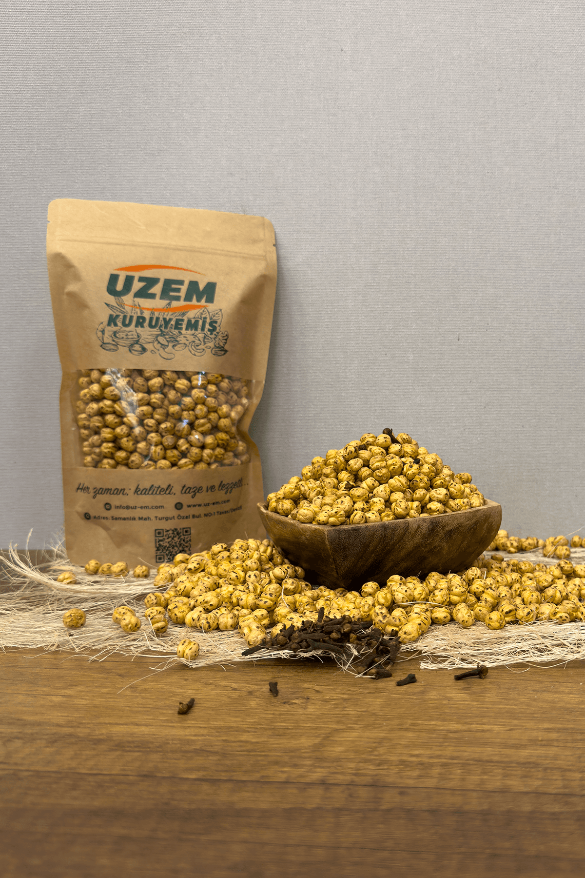 KARANFİLLİ BENEKLİ SARI LEBLEBİ (YÖRESEL)