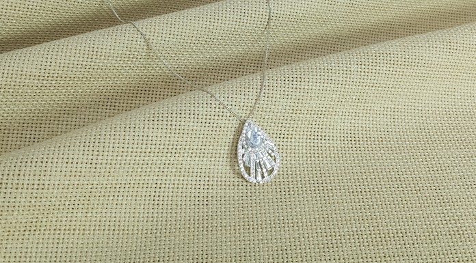 Swarovski Takılar: Hem Şıklık Hem de Zarafet