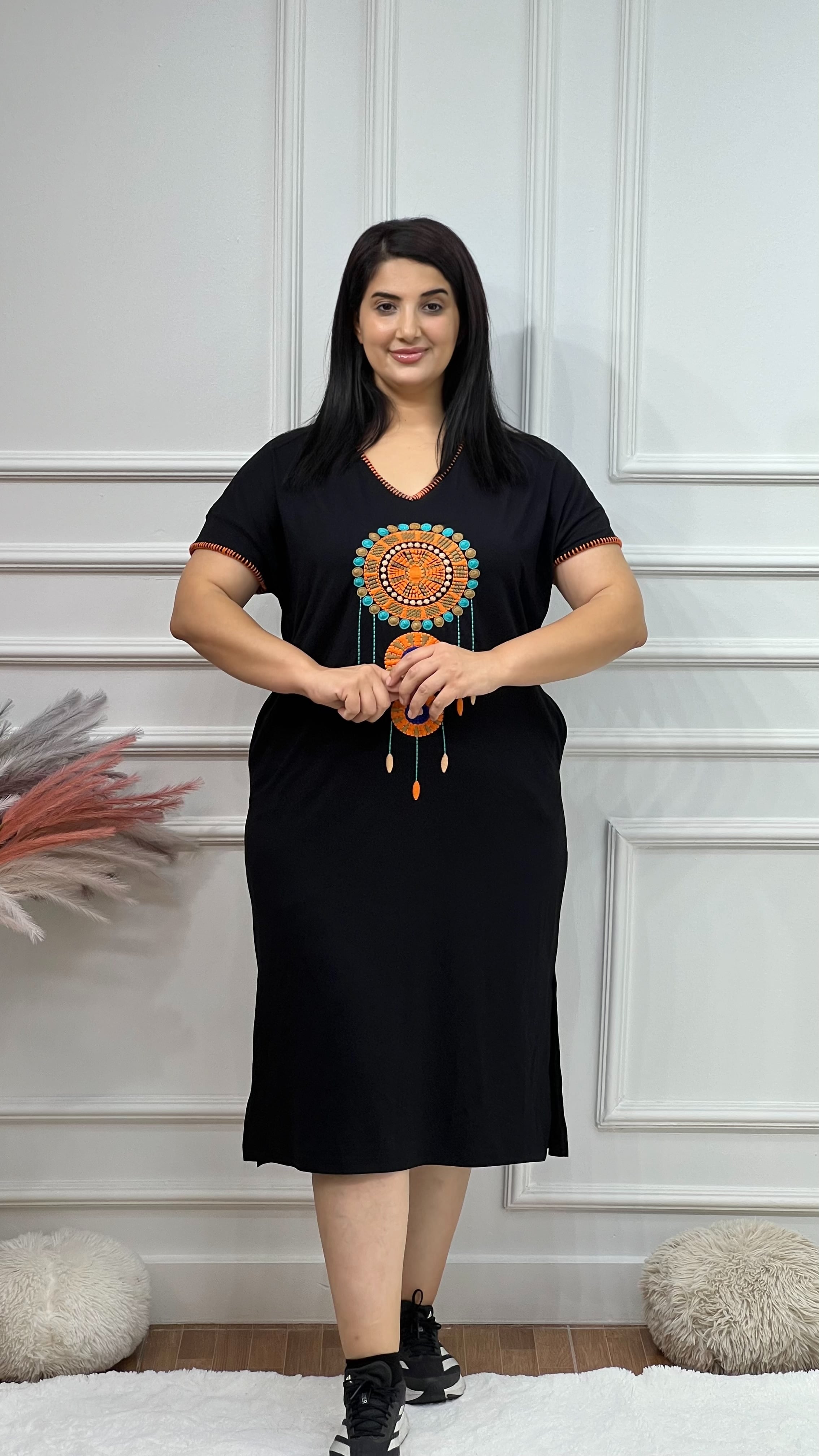 Turuncu Kolye Desen Nakışlı Elbise