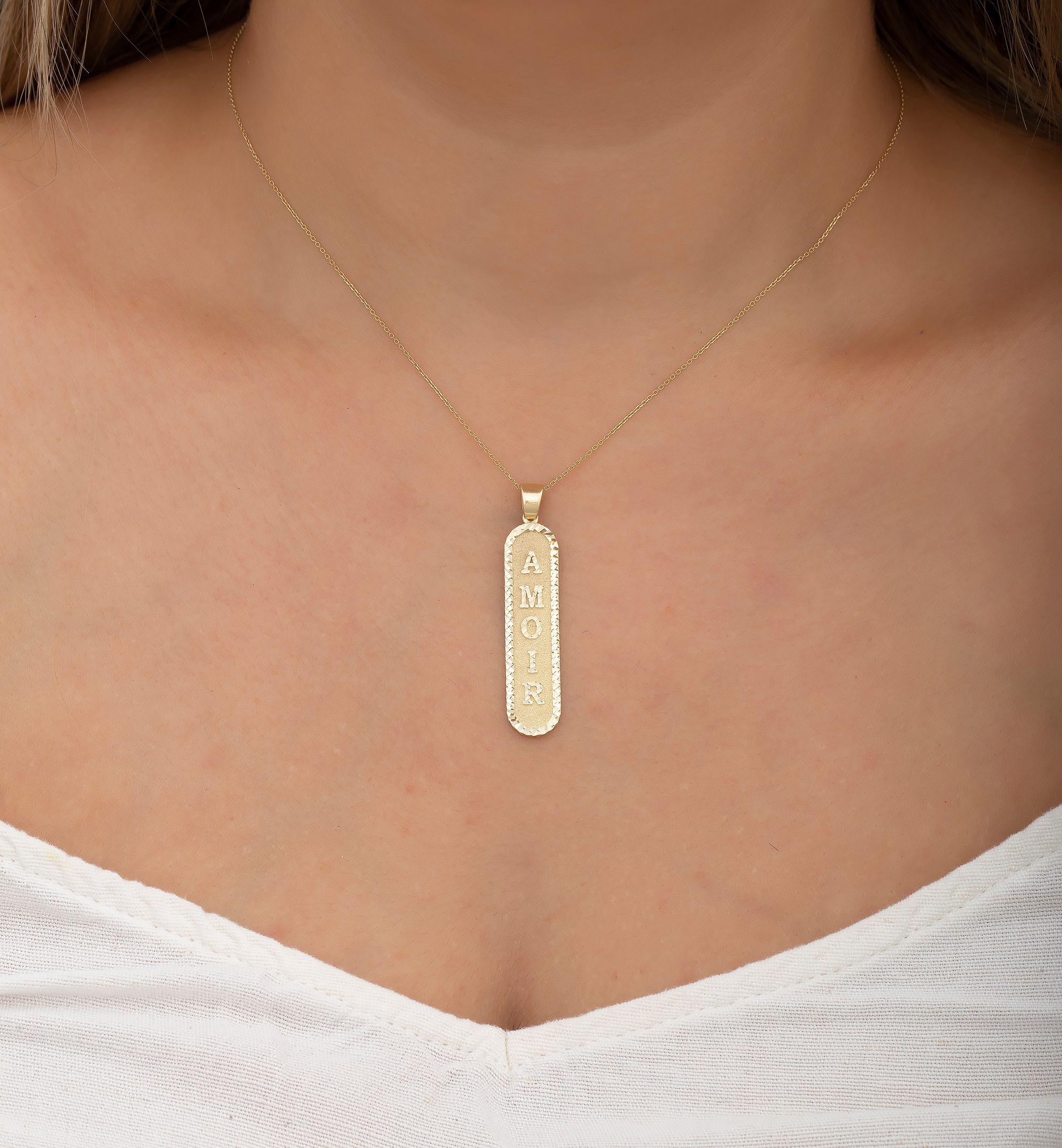 14K Solid Gold Vertical Plate Name Necklace