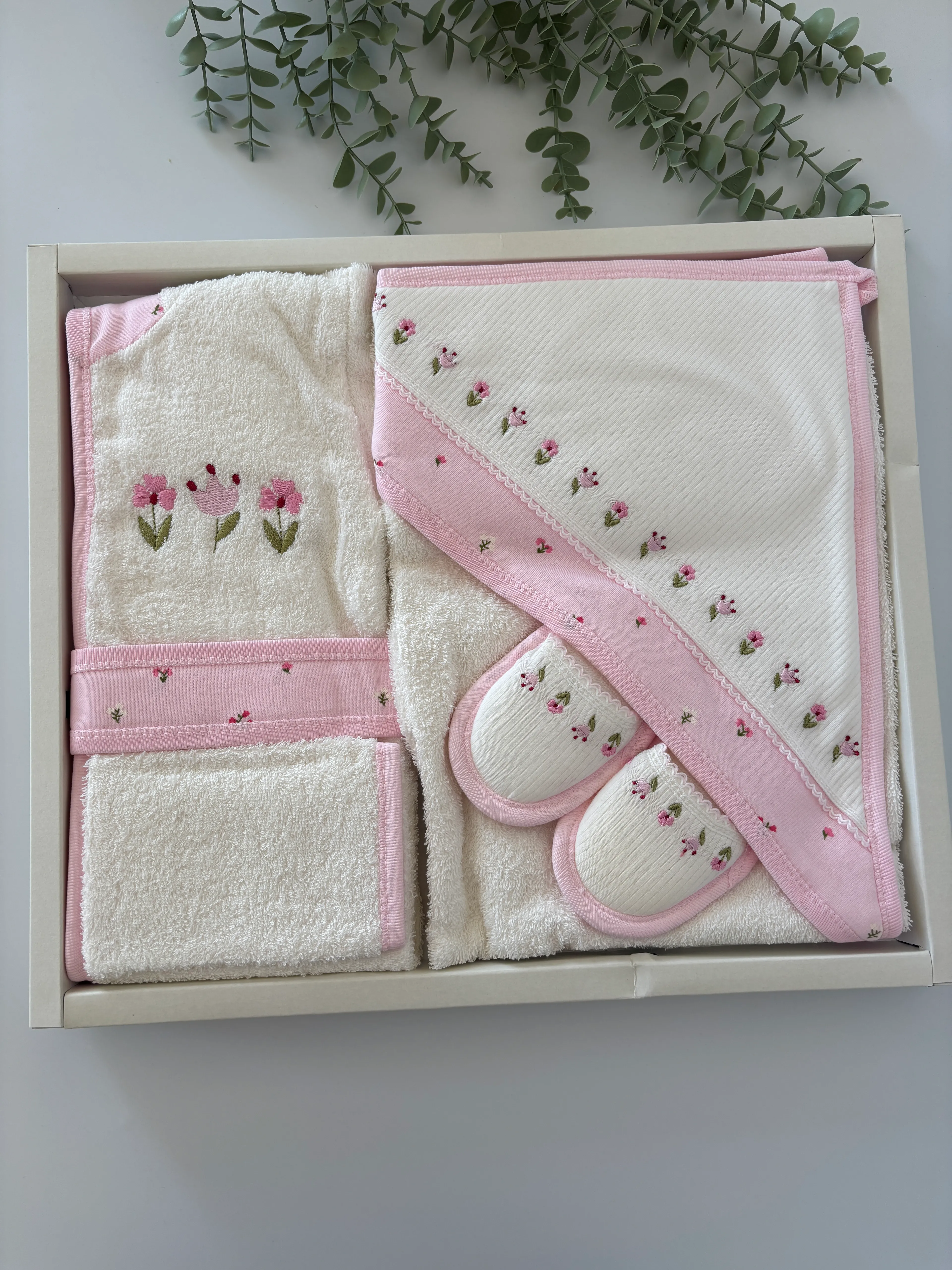 Kız Bebek Çiçek Nakışlı 0-24 Ay Bornoz Seti Pembe