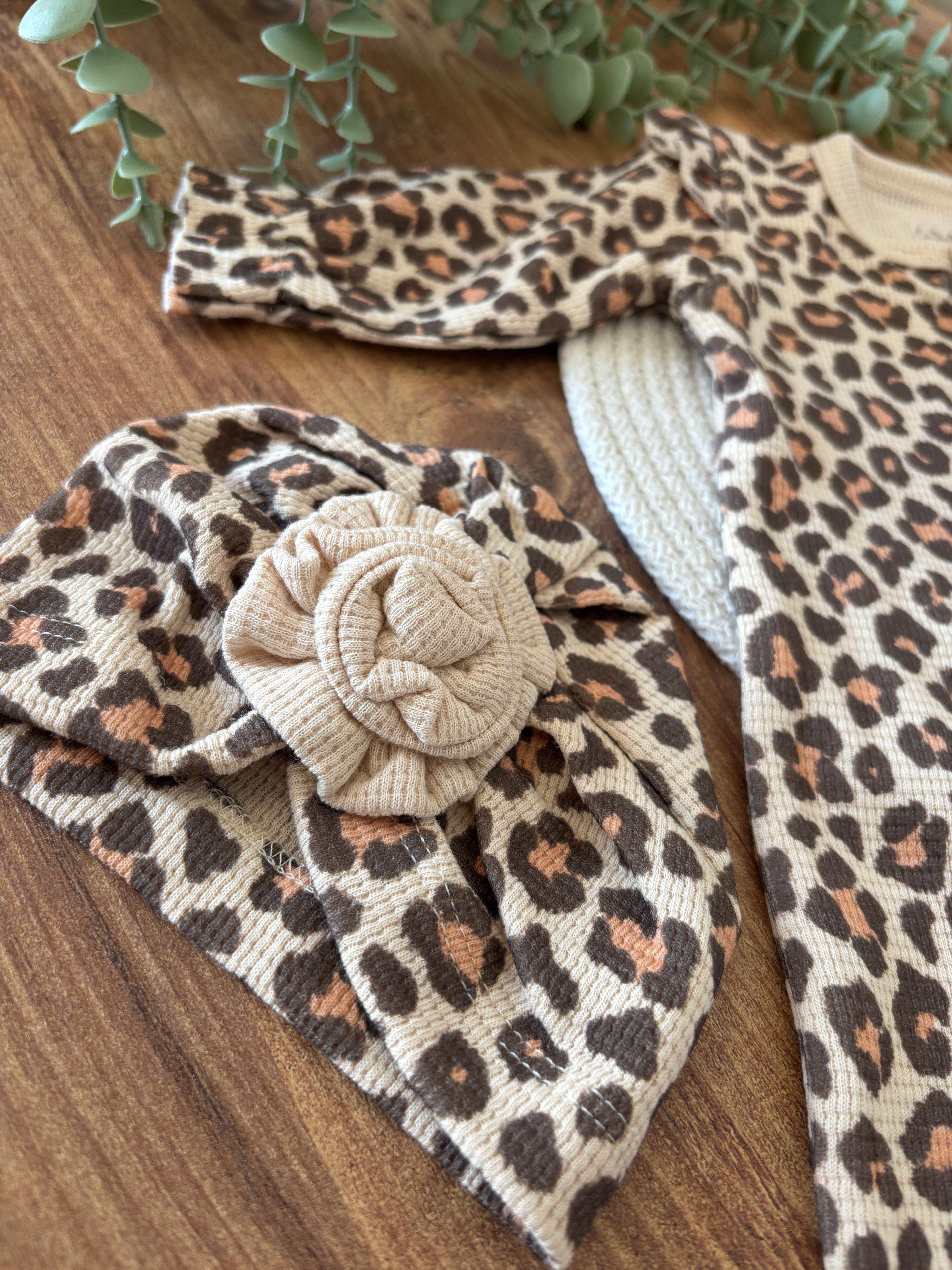 Kız Bebek Leopar Desenli Şapkalı Tulum