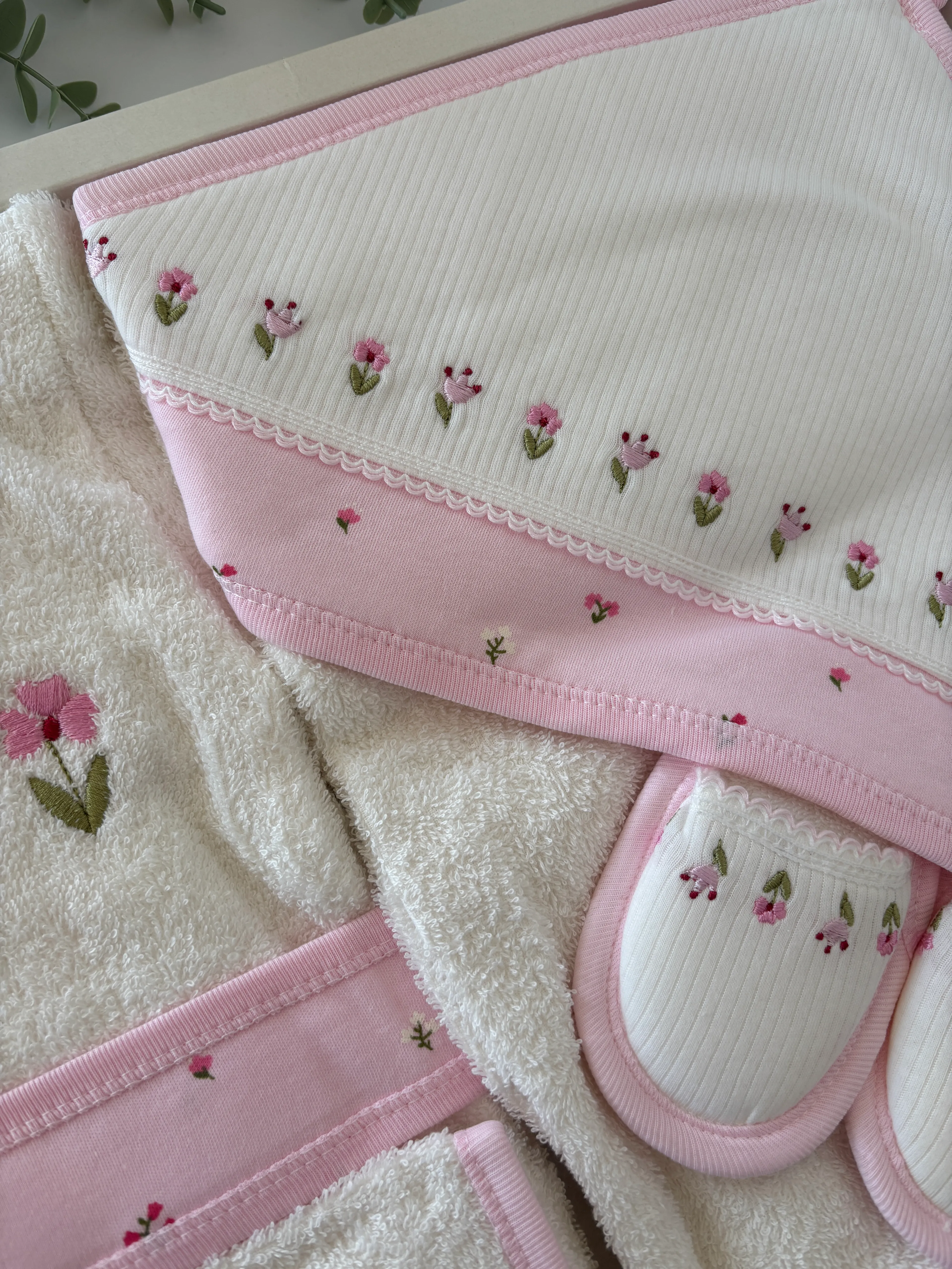 Kız Bebek Çiçek Nakışlı 0-24 Ay Bornoz Seti Pembe