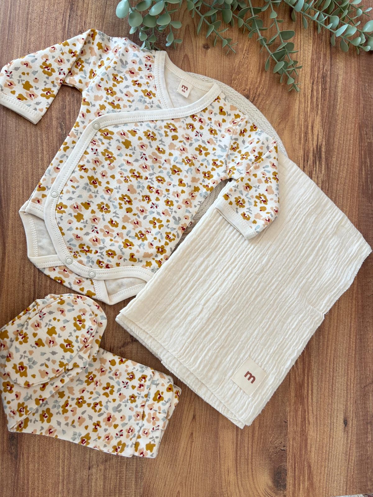 Kız Bebek Çıtır Çiçekli Battaniyeli Set