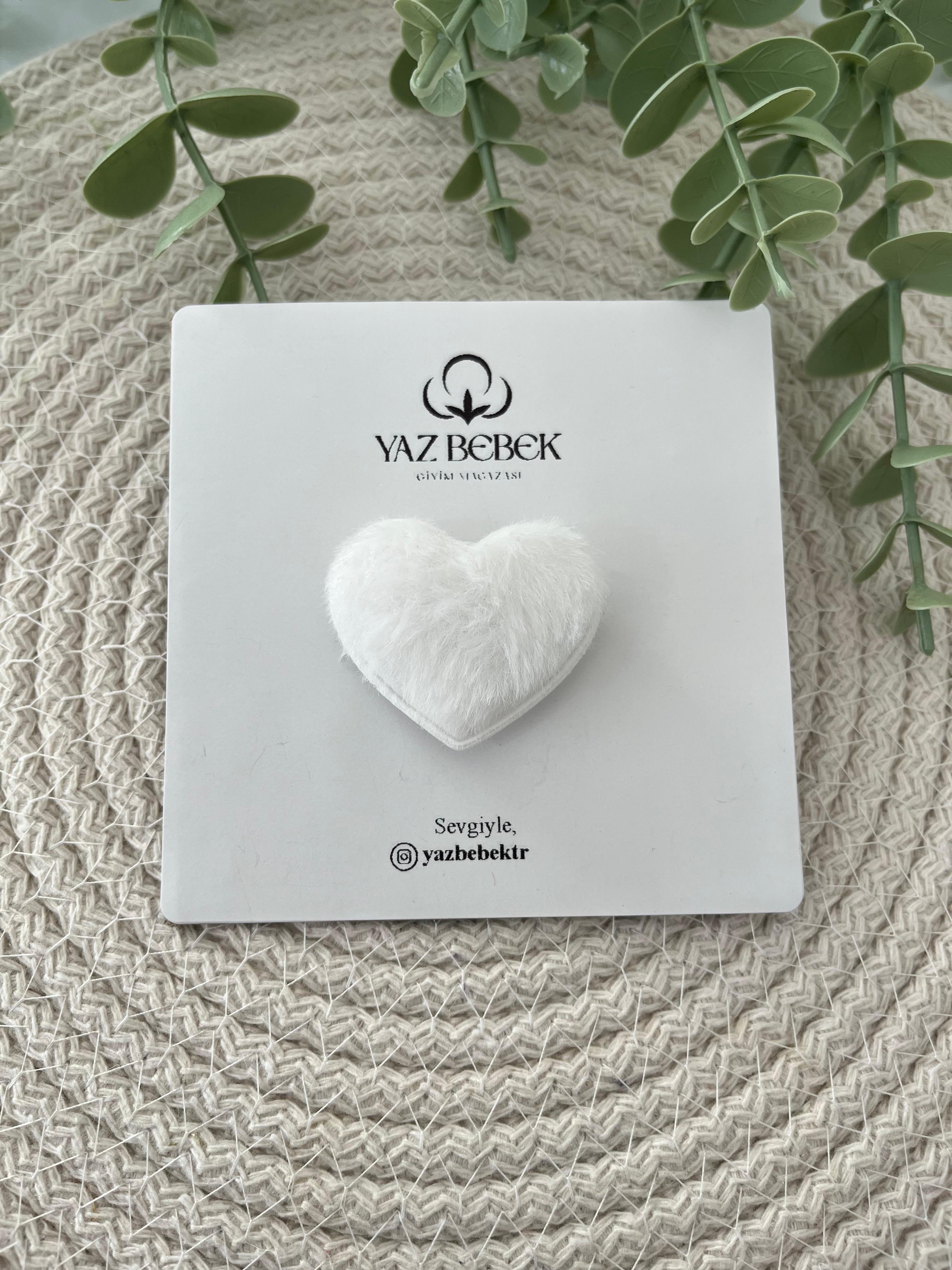Kar Beyazı Kürk Detaylı Kalp Toka