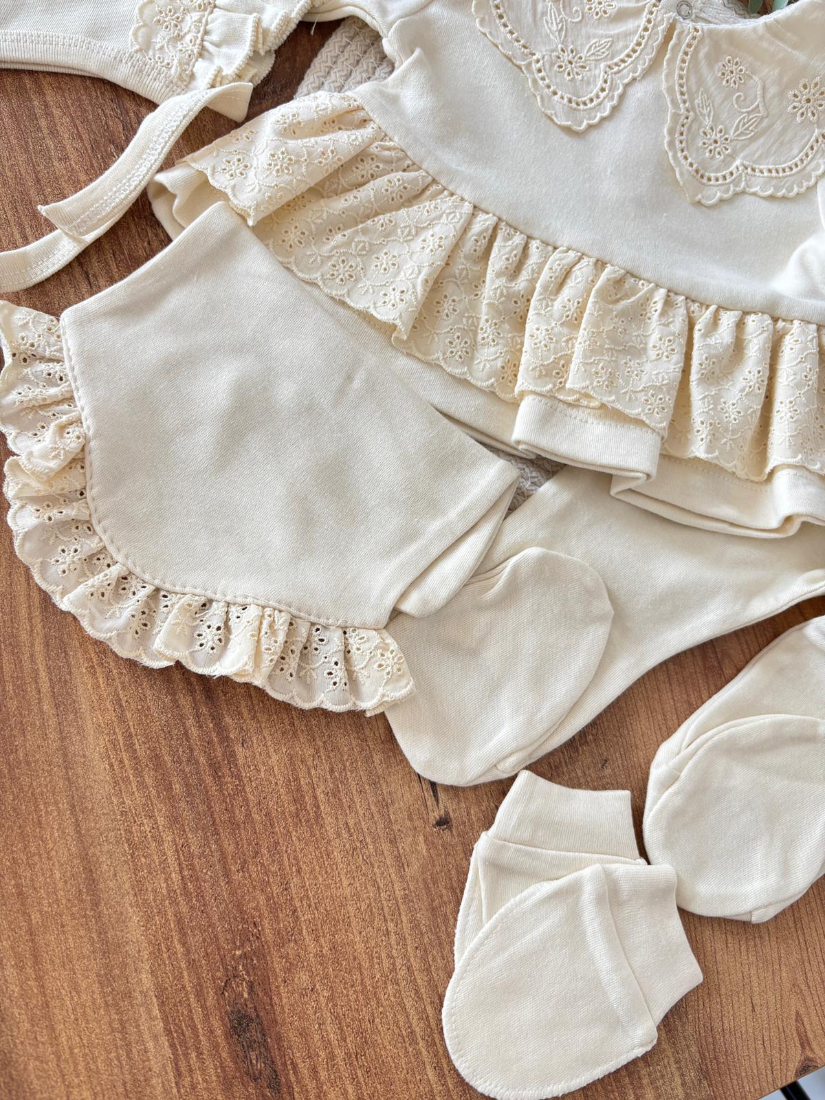 Kız Bebek Elegant 7’li Hastane Çıkışı Seti Krem Renk