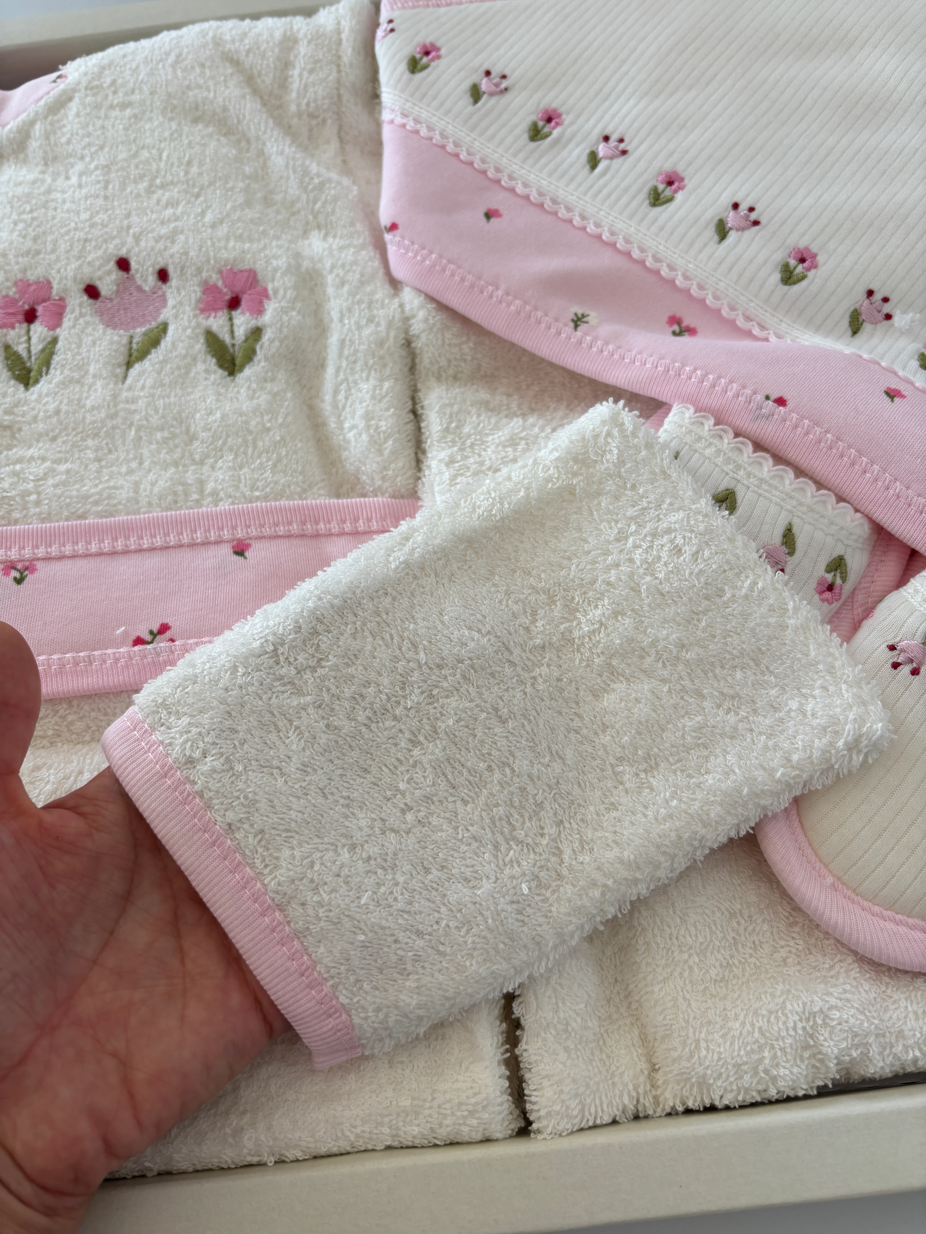 Kız Bebek Çiçek Nakışlı 0-24 Ay Bornoz Seti Pembe