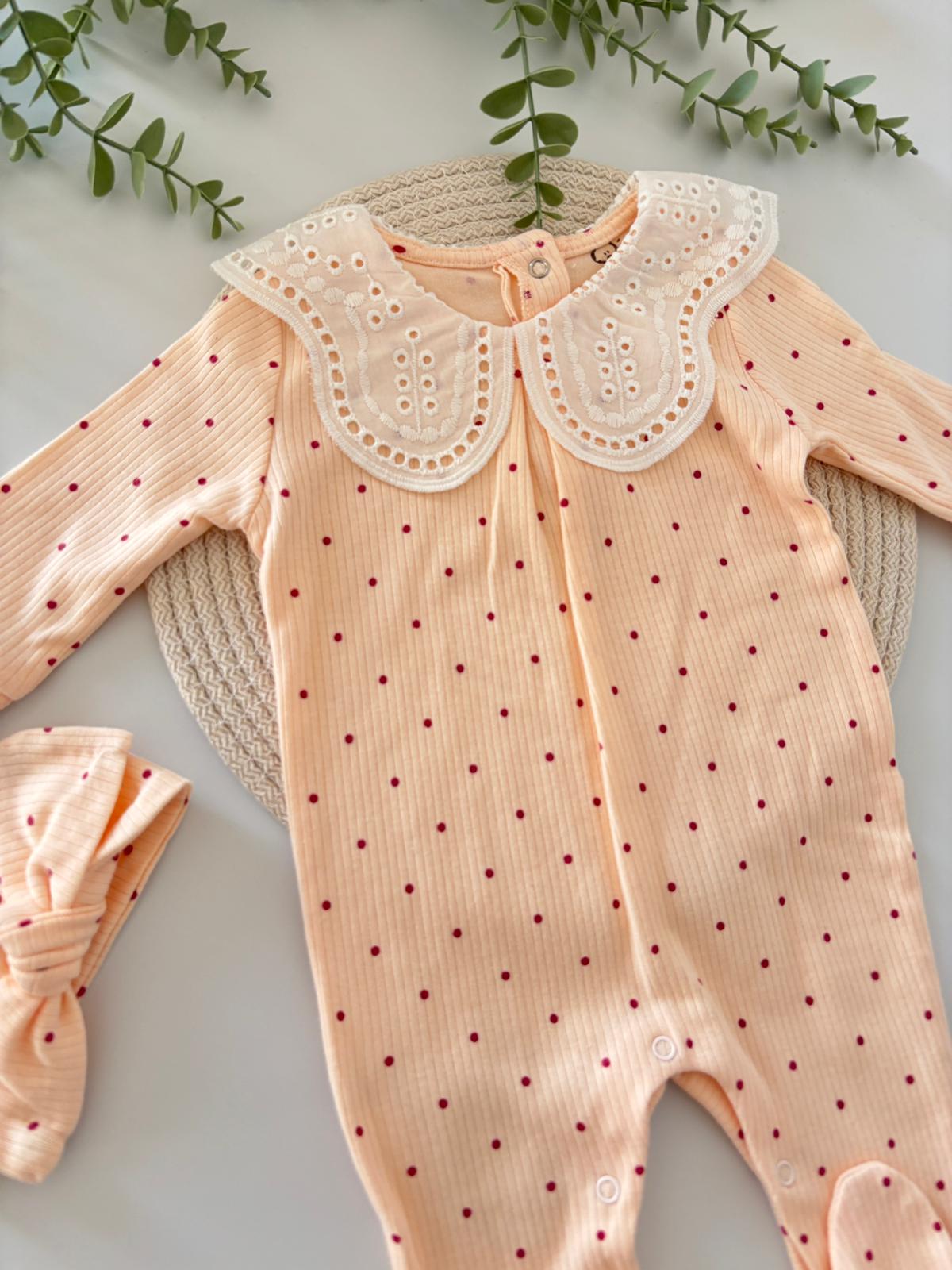 Kız Bebek Dantel Yaka Puantiye Desenli Tulum ve Saç Bandı Seti Somon Renk