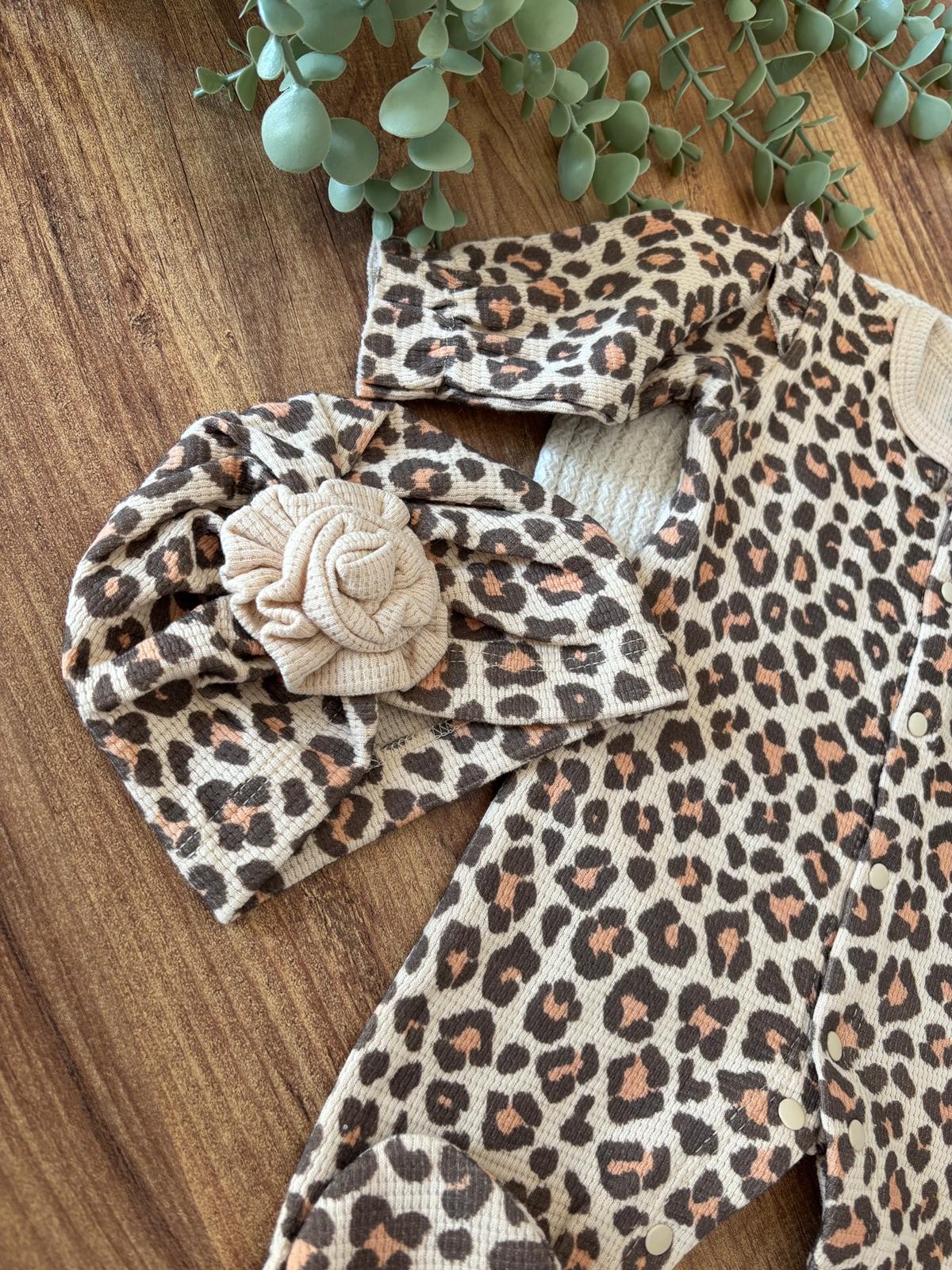 Kız Bebek Leopar Desenli Şapkalı Tulum