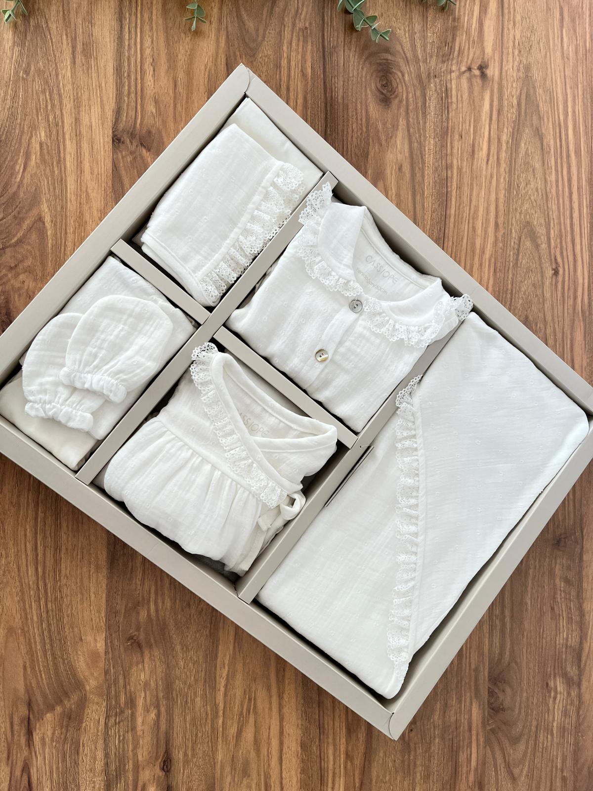 Kız Bebek Pamuklu 10 Parça Müslin Hastane Çıkışı Seti - Beyaz Renk