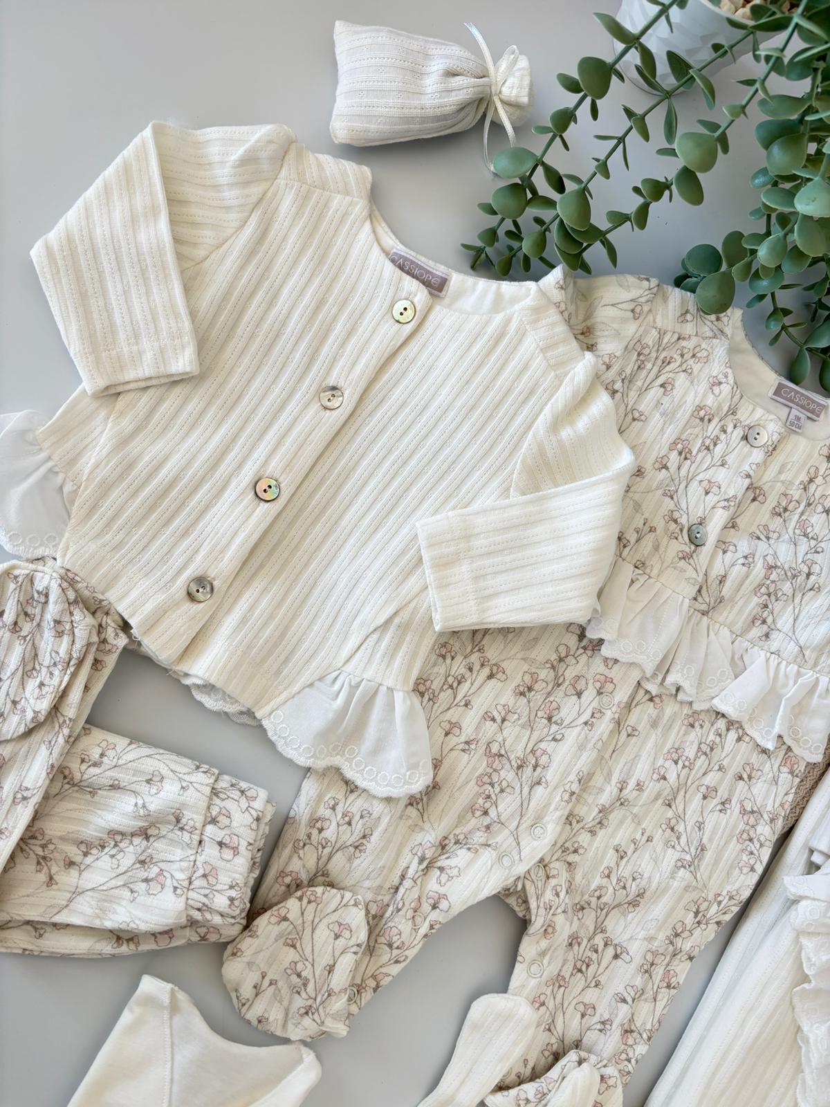 Organik Çiçek Baskılı Kız Bebek 10'lu Hastane Çıkış Seti Ekru Renk