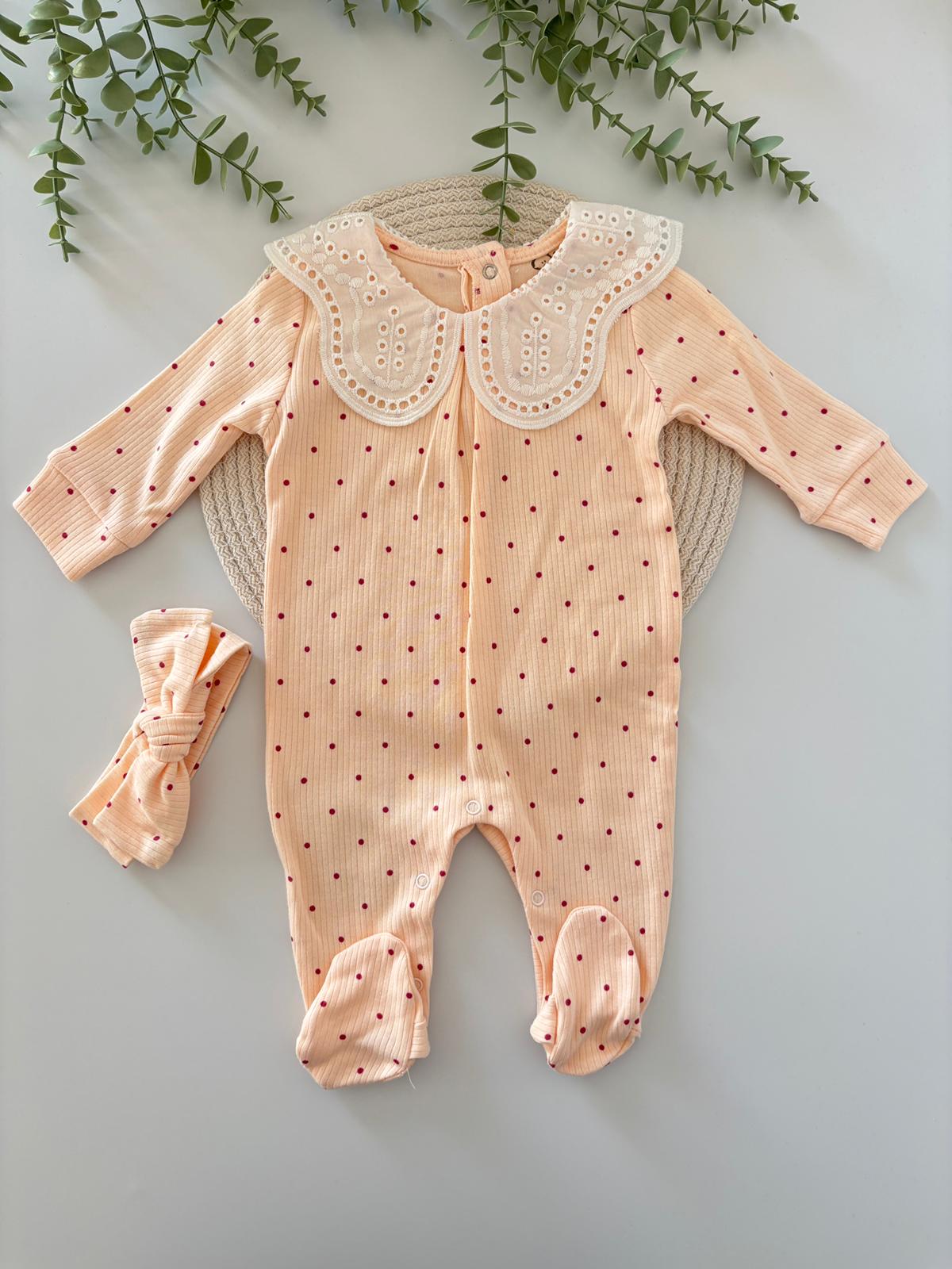 Kız Bebek Dantel Yaka Puantiye Desenli Tulum ve Saç Bandı Seti Somon Renk