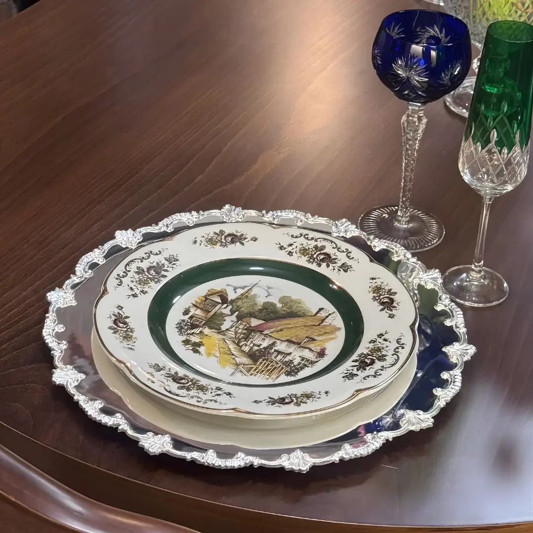 مفرش طعام فضة منقوش 35 cm