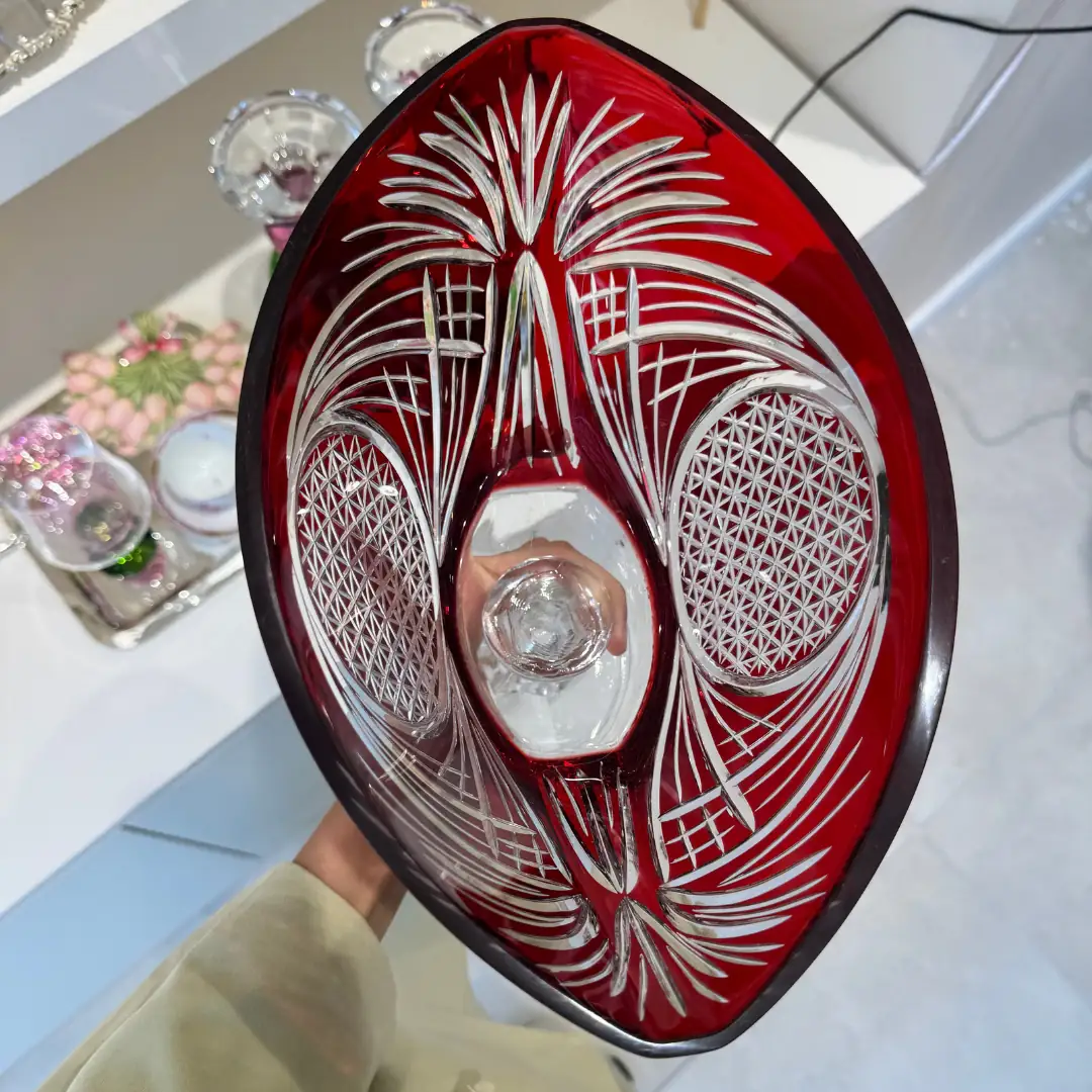 وعاء كريستال بقاعدة Royal Ruby