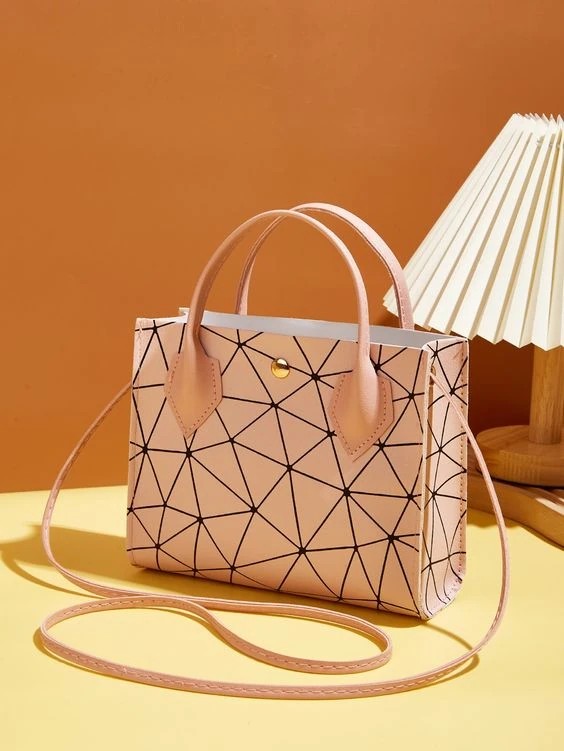 2023 yılında en iyi 10 çanta trendi - Geometrik desenli çantalar