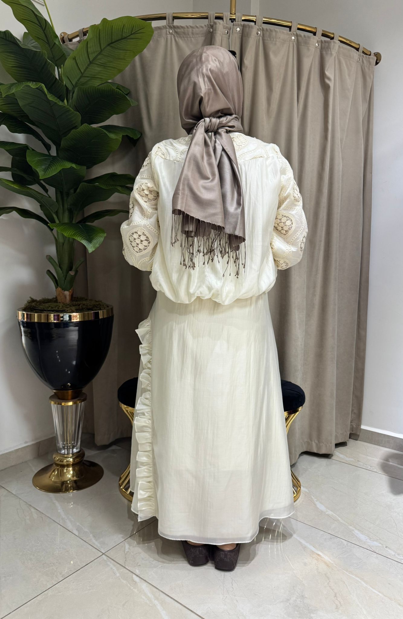 GHİSA ÖZEL TASARIM ETEKLİ TAKIM 1862