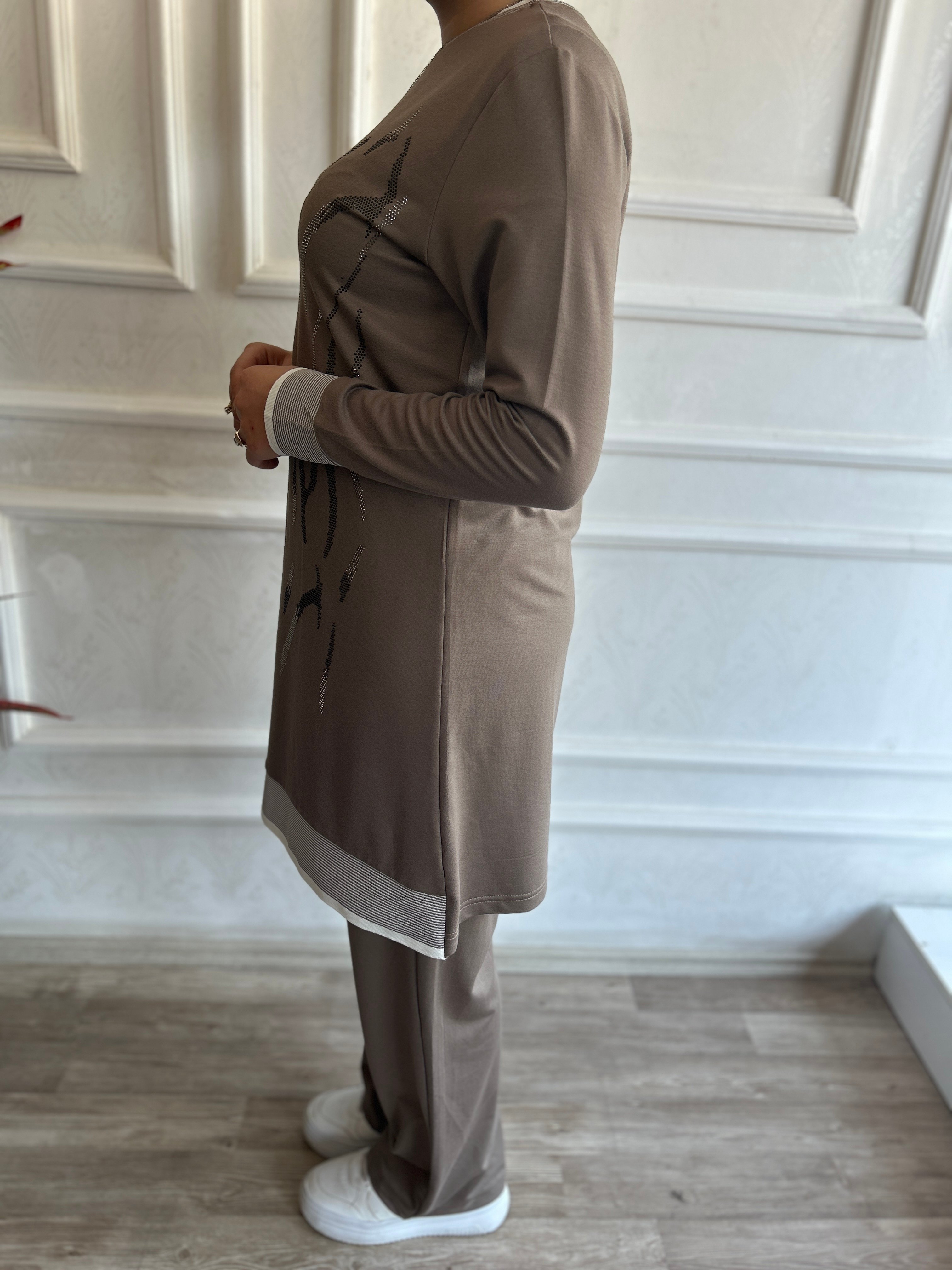 Kolları Manşetli Taşlı Takım (Vizon)