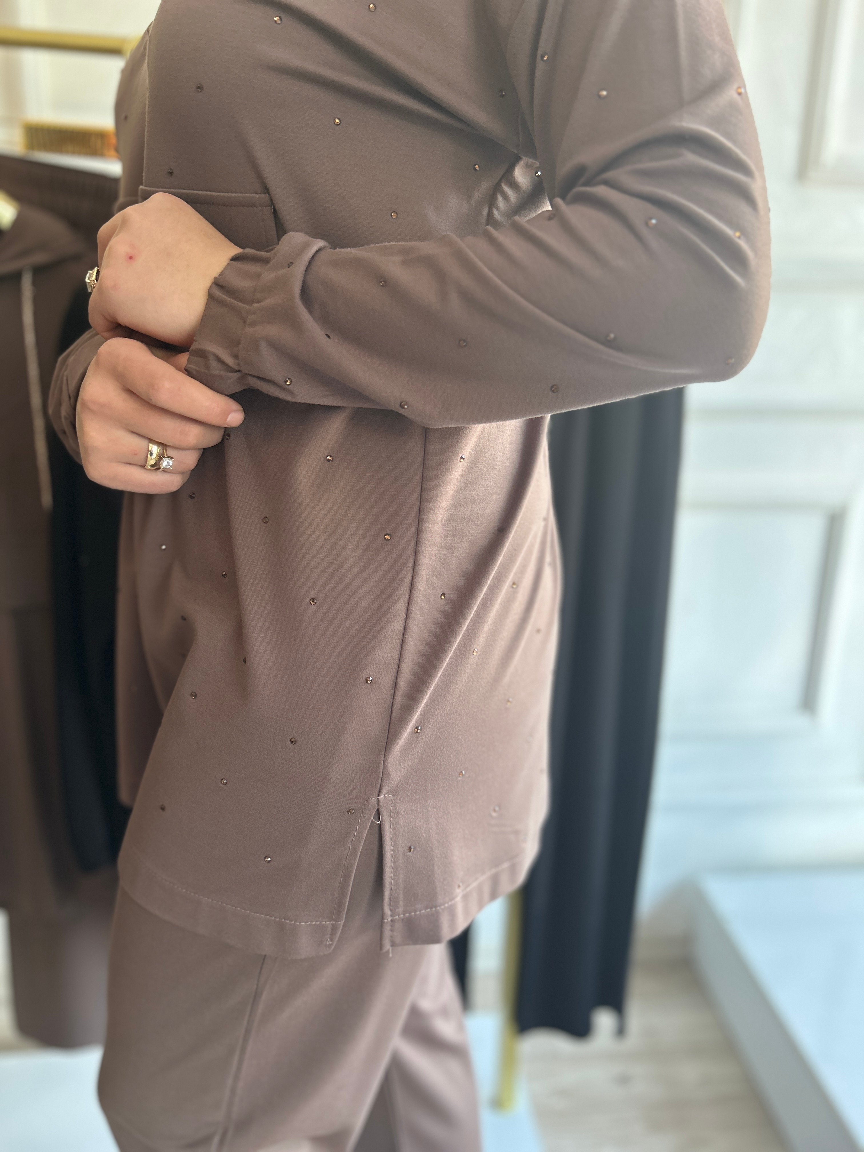 Kapüşonlu Spor-Şık Pantolonlu Takım (Kahverengi)